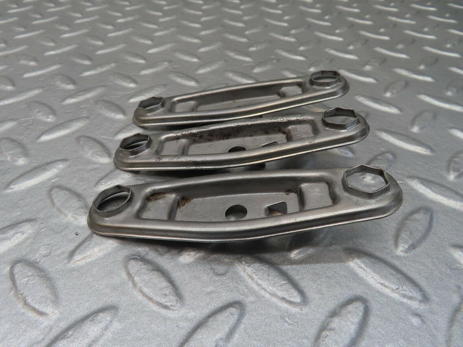 15947 Mercedes-Benz W123 280E Fuel Injector Bracket 3x