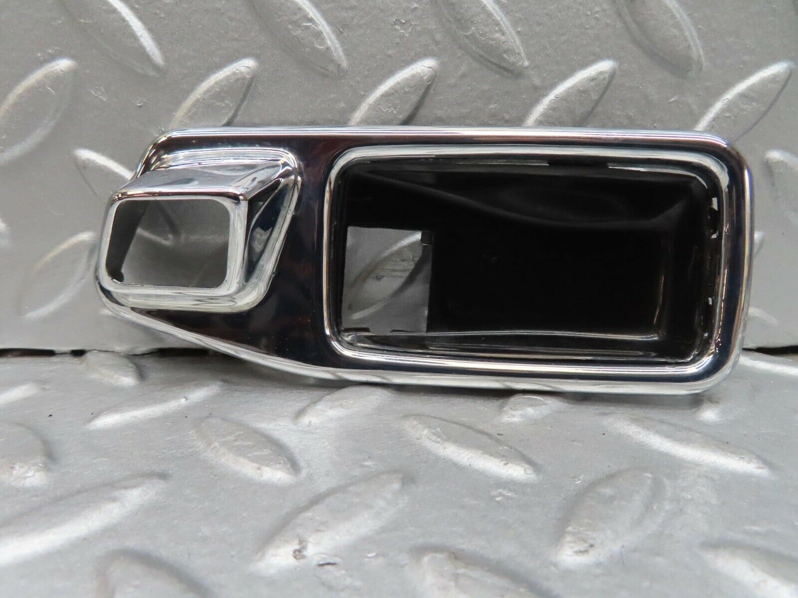16060 Mercedes-Benz W123 280E Chrome Frame For Door Opener Left 1167660111