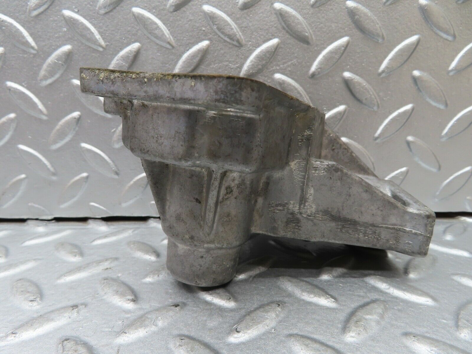 20358 Mercedes-Benz W114 280CE Coupe Ignition Distributor Housing 1101580215