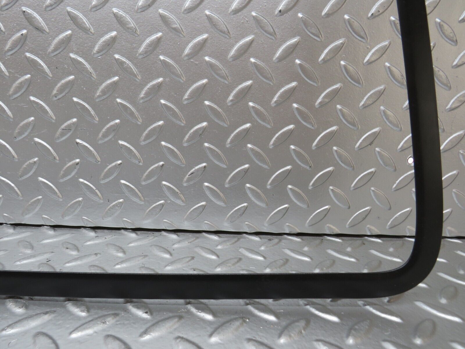 27823 Mercedes-Benz S124 300TE Wagon Tailgate Windscreen Frame