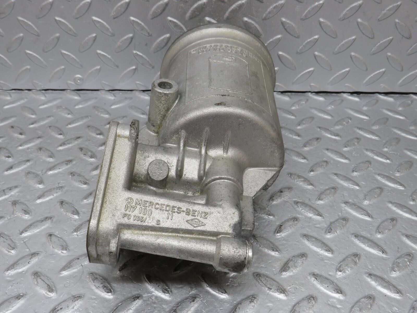 36333 Mercedes-Benz W126 420SE Oil Filter Housing 1171802611 1171840008