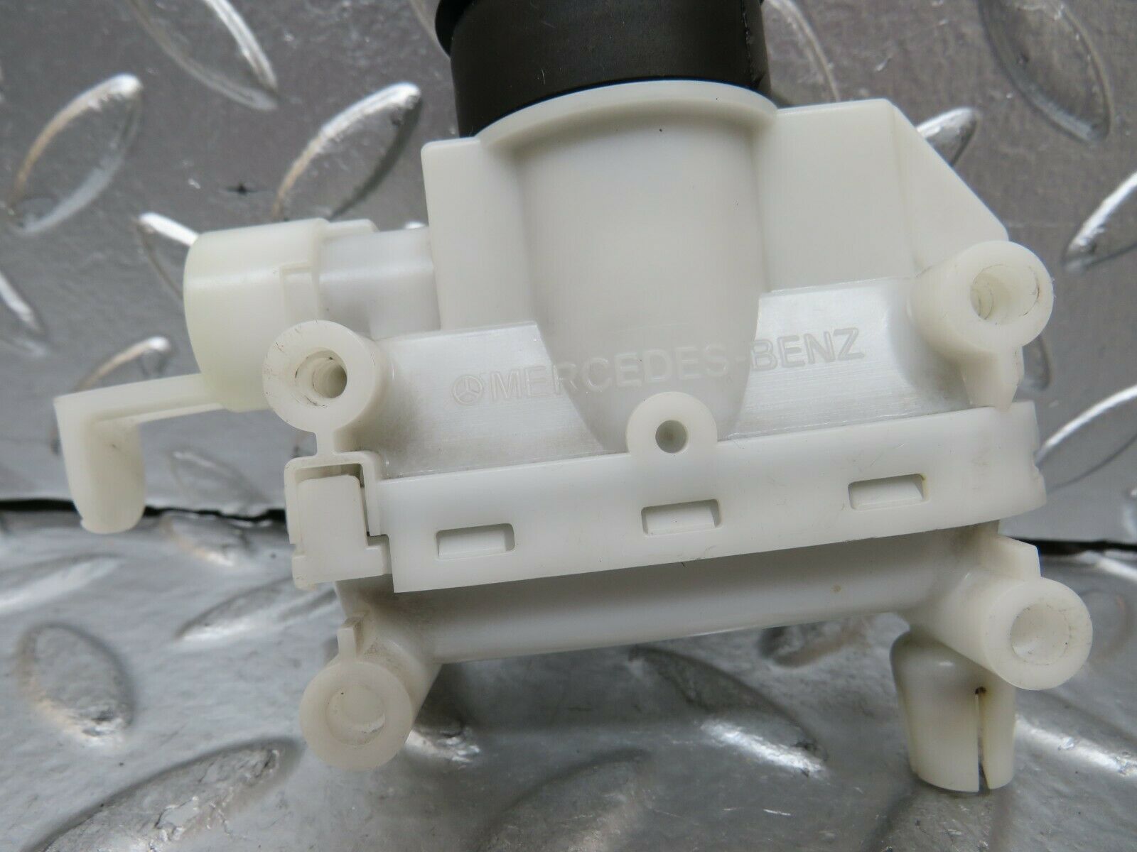 24252 Mercedes-Benz S124 220TE Door Lock Vacuum Actuator Hella Front Left