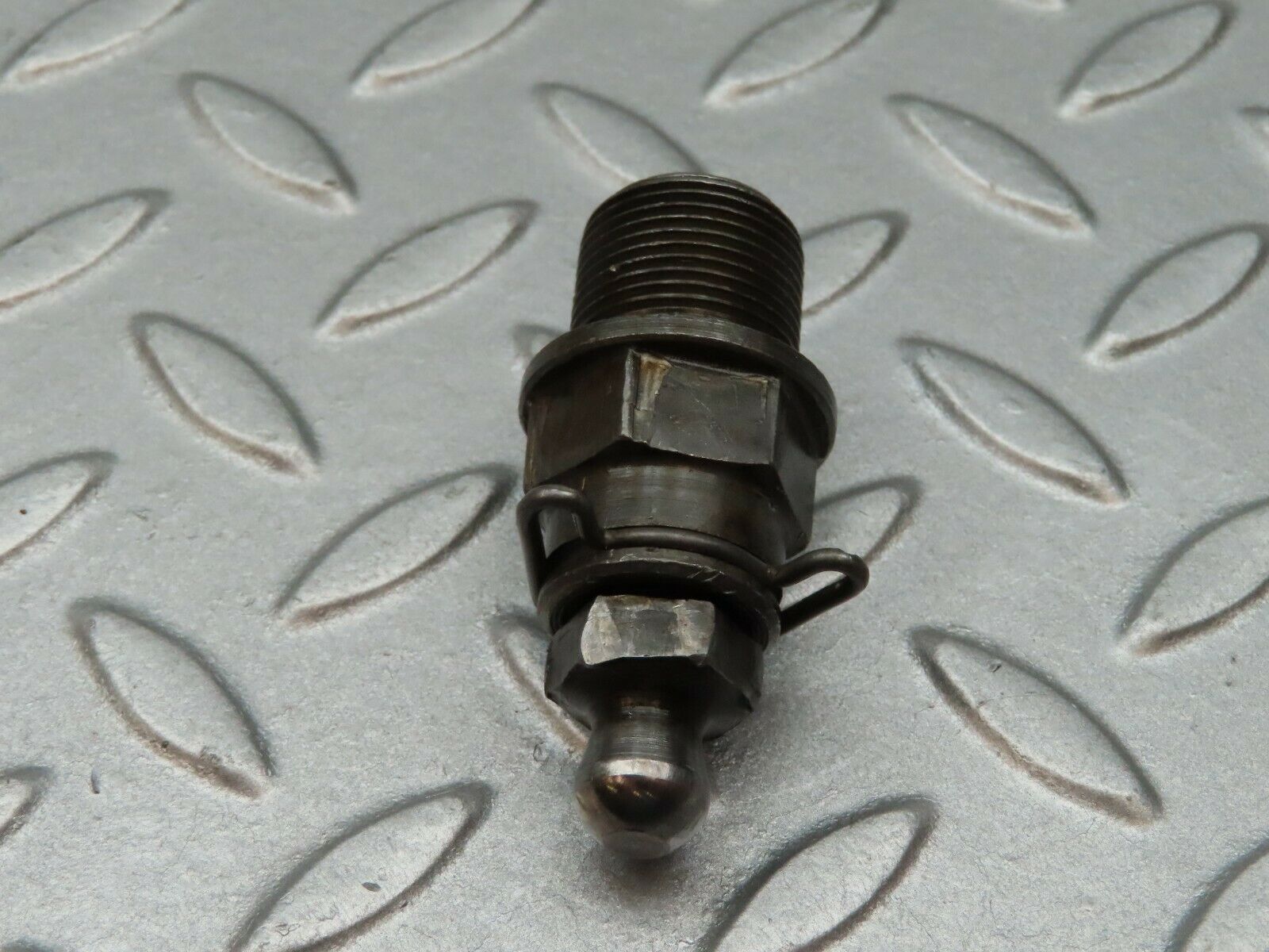 3547 Mercedes-Benz W108 280SE Ball Studs For Rocker Arm Mounting (Timing)