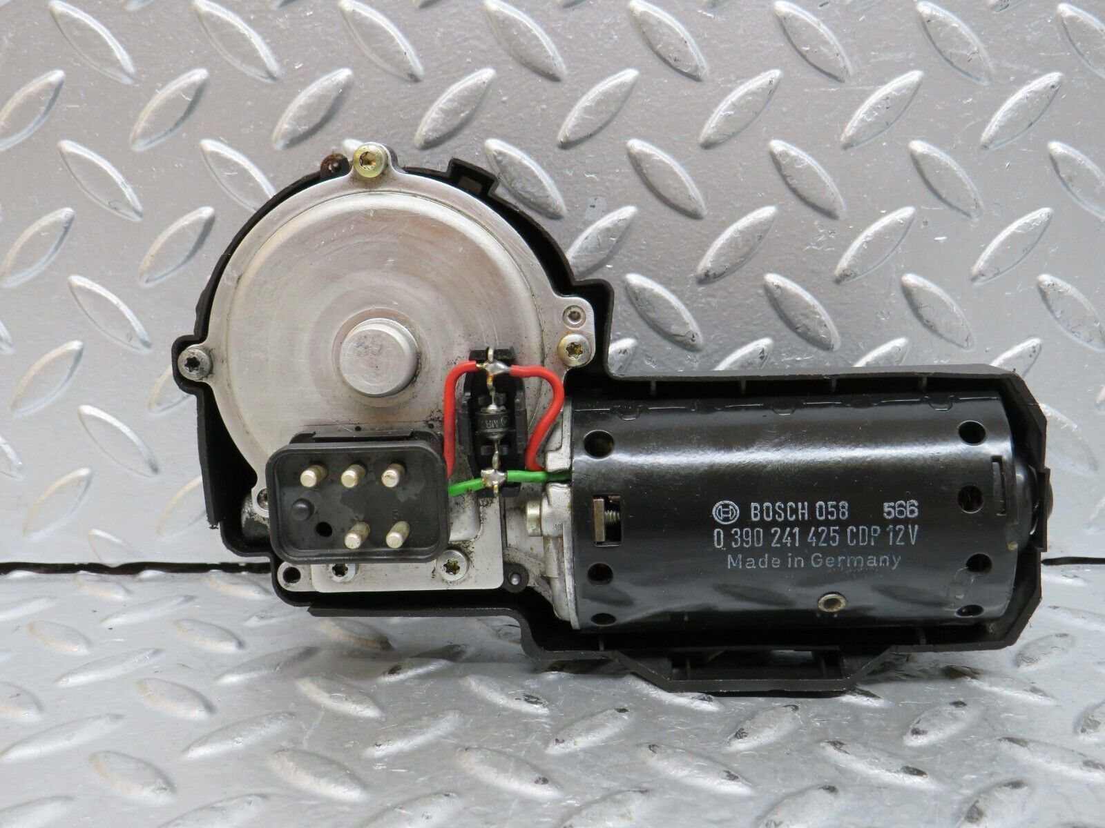 29048 Mercedes-Benz C124 320CE Coupe Wiper Motor Bosch 0390241425 with cover