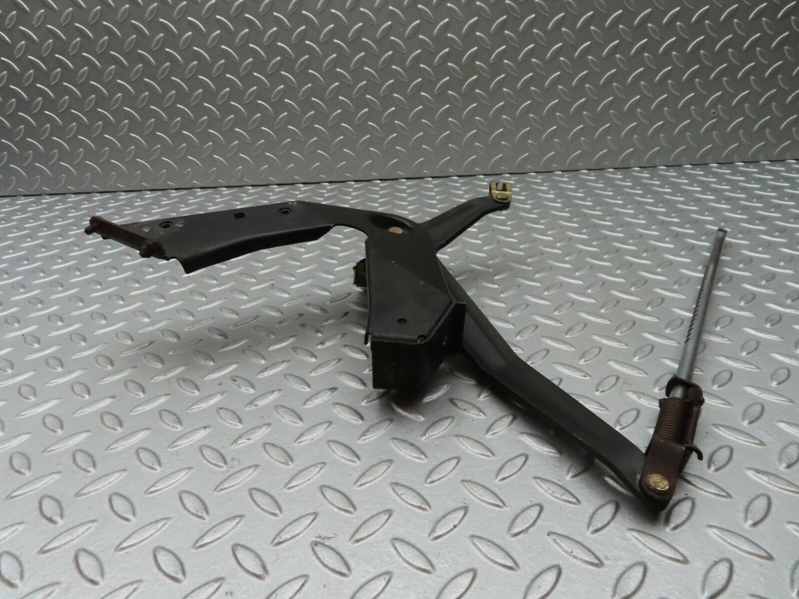 4871 Mercedes-Benz W114 280CE Coupe Handbrake Regulator