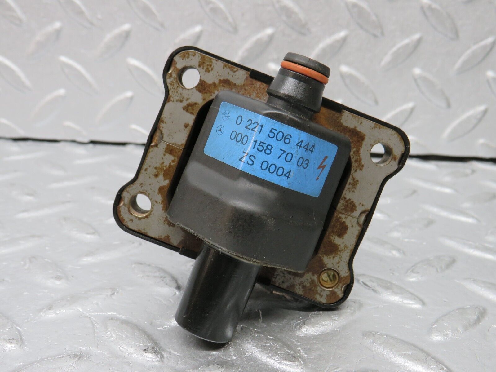 38343 Mercedes-Benz R129 280SL Coupe Ignition Coil Bosch 0221506444 0001587003 0001593642