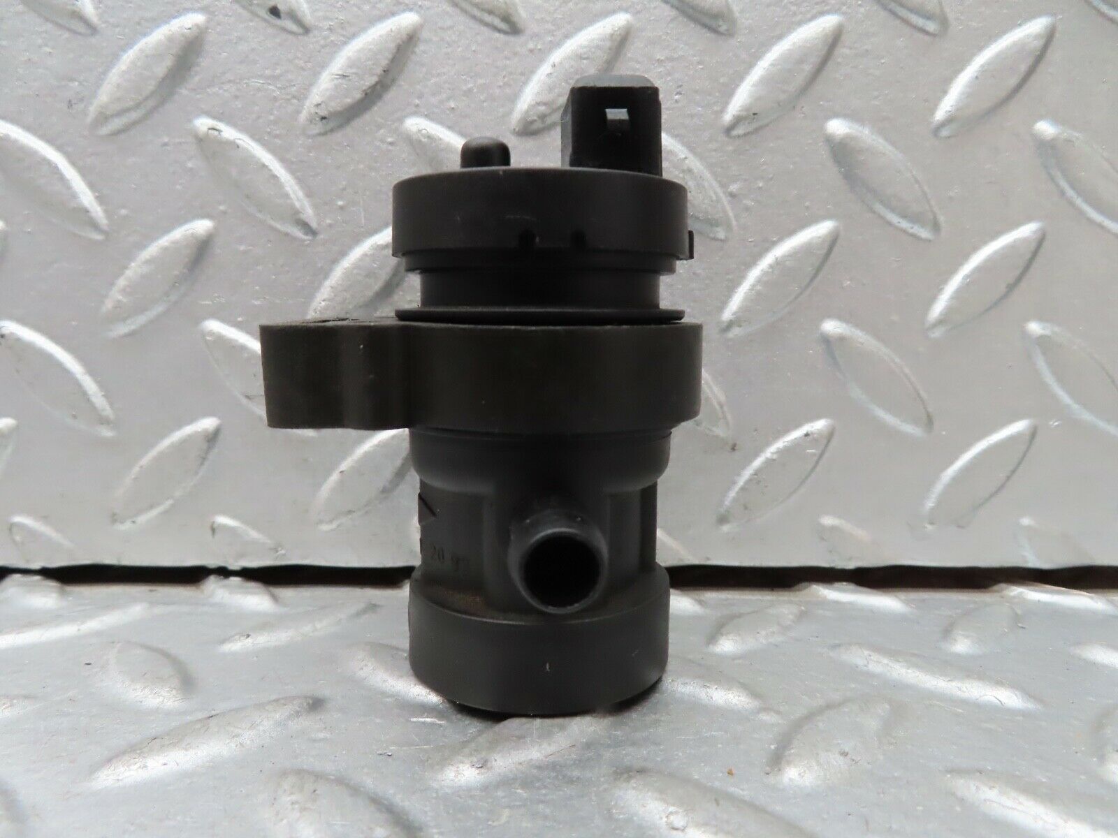 19447 Mercedes-Benz C140 CL420 Coupe Vacuum Valve 0004702093