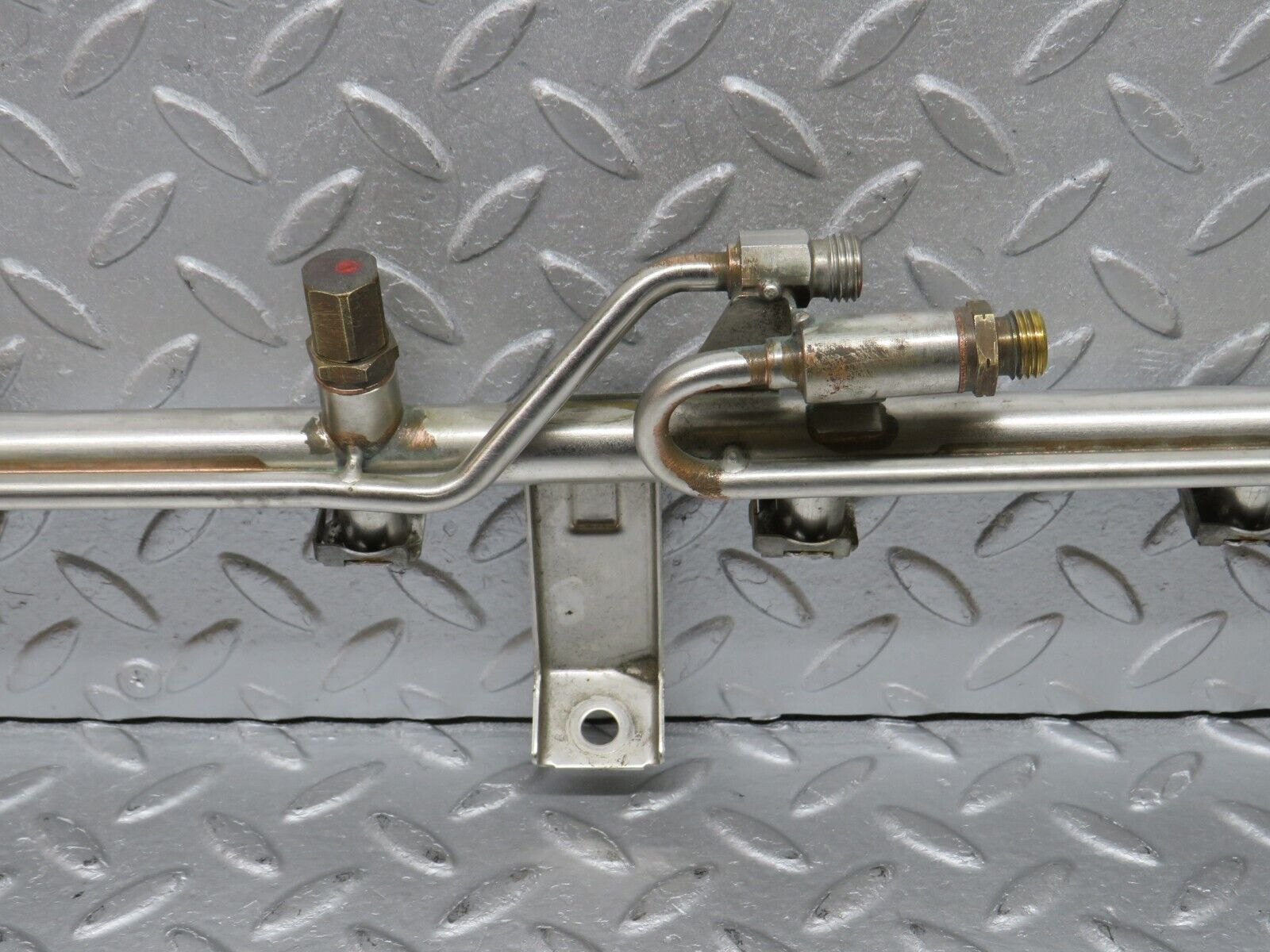 38566 Mercedes-Benz R129 280SL Coupe Fuel Injector Rail