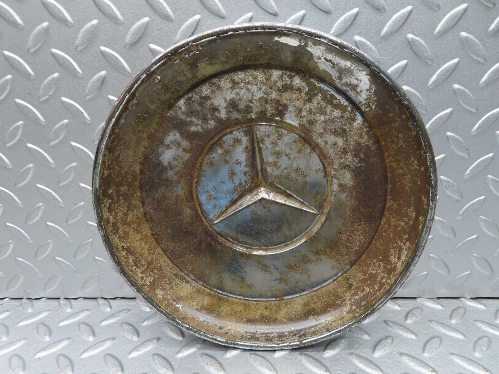 14526 Mercedes-Benz W113 Pagoda Chrome Wheel Hub Cap