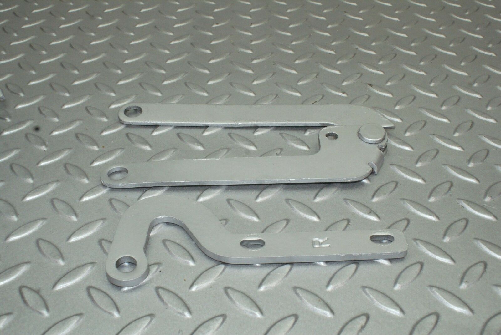 2502 Mercedes-Benz W116 350SE Bonnet Hinge Right Side