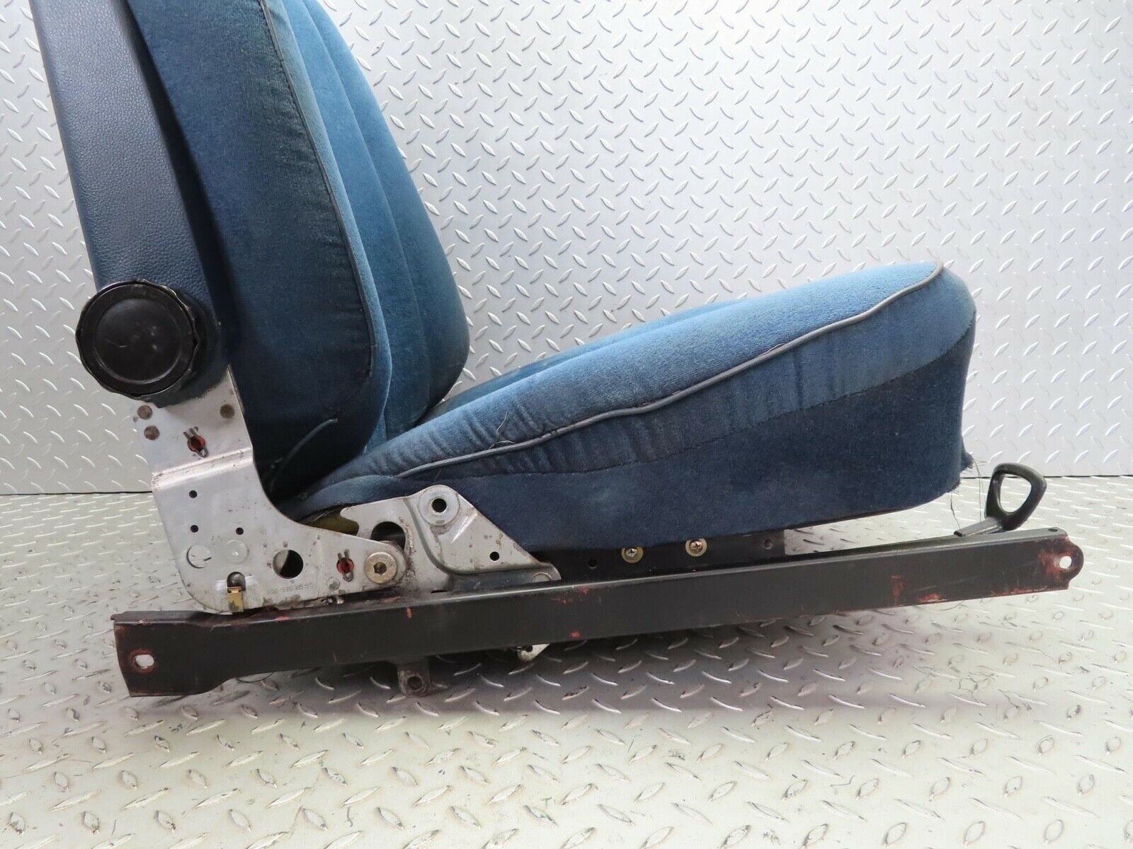 14007 Mercedes-Benz C107 280SLC Front Left Seat Blue