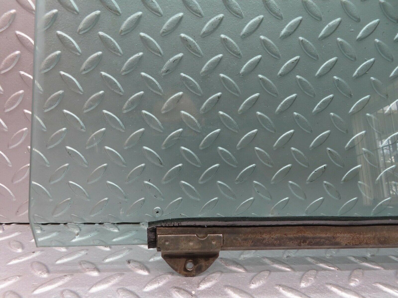 13081 Mercedes-Benz W111 220S Rear Right Door Window Glass