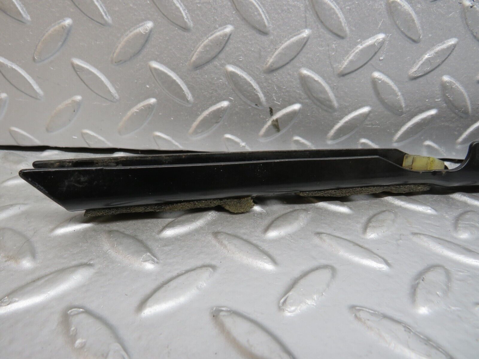 39659 Mercedes-Benz R129 320SL Coupe Right Door Front Window Channel