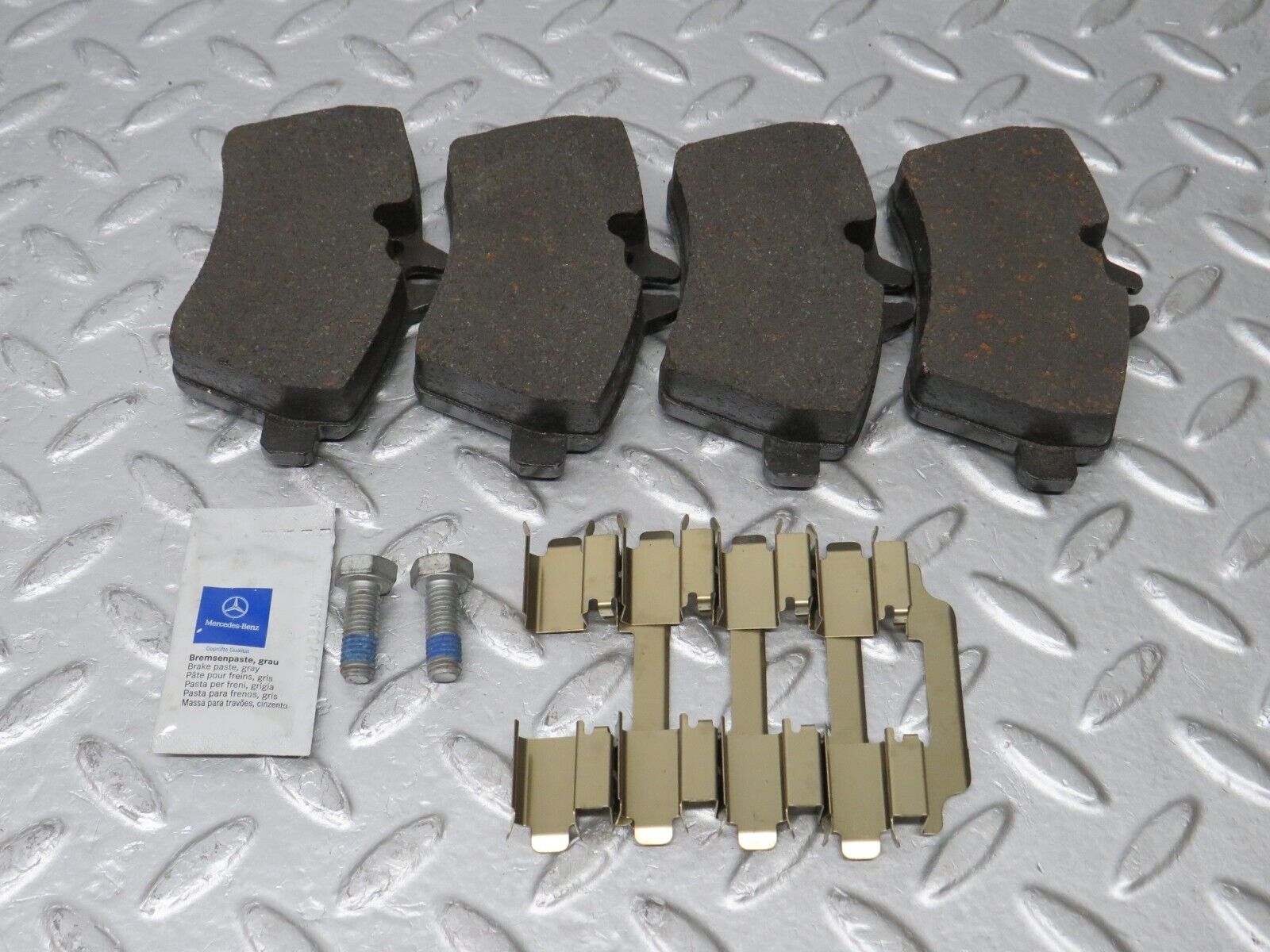 38207 Mercedes-Benz W169 Genuine Front Brake Pads New 1694200720