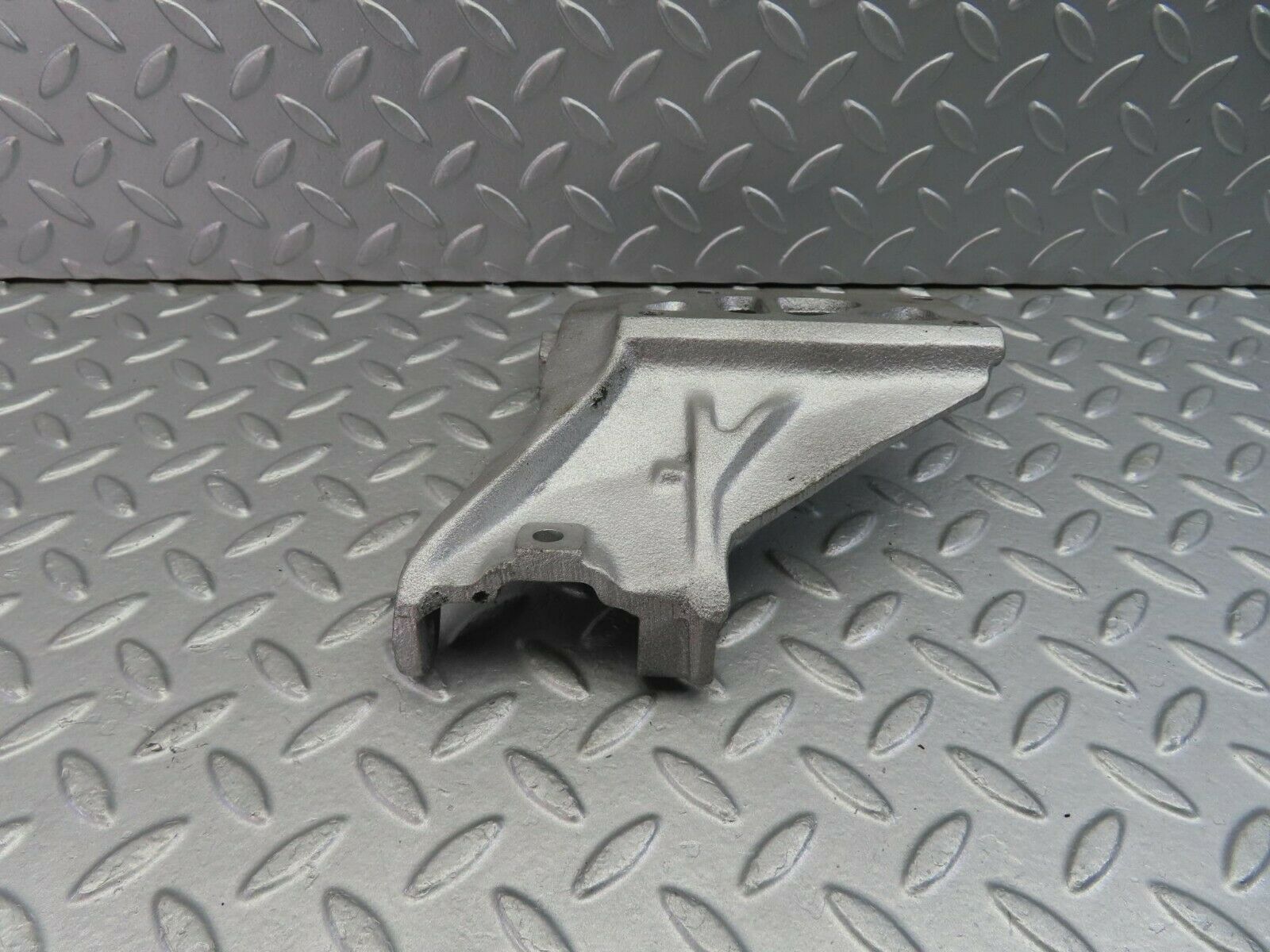 9820 Mercedes-Benz C123 280CE Coupe Alternator Bracket 1101550735