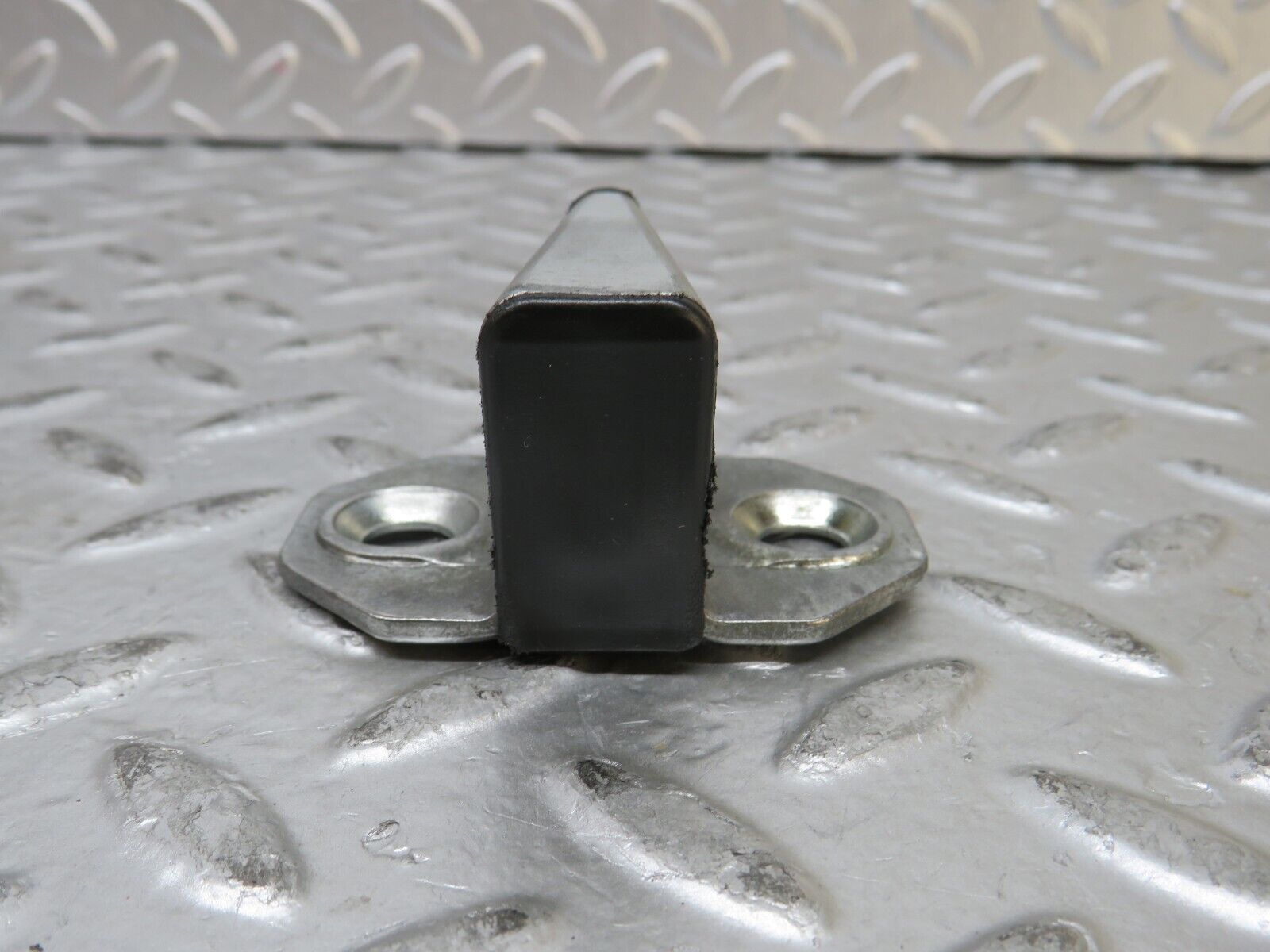 27745 Mercedes-Benz S124 300TE Wagon Door Lock Latch