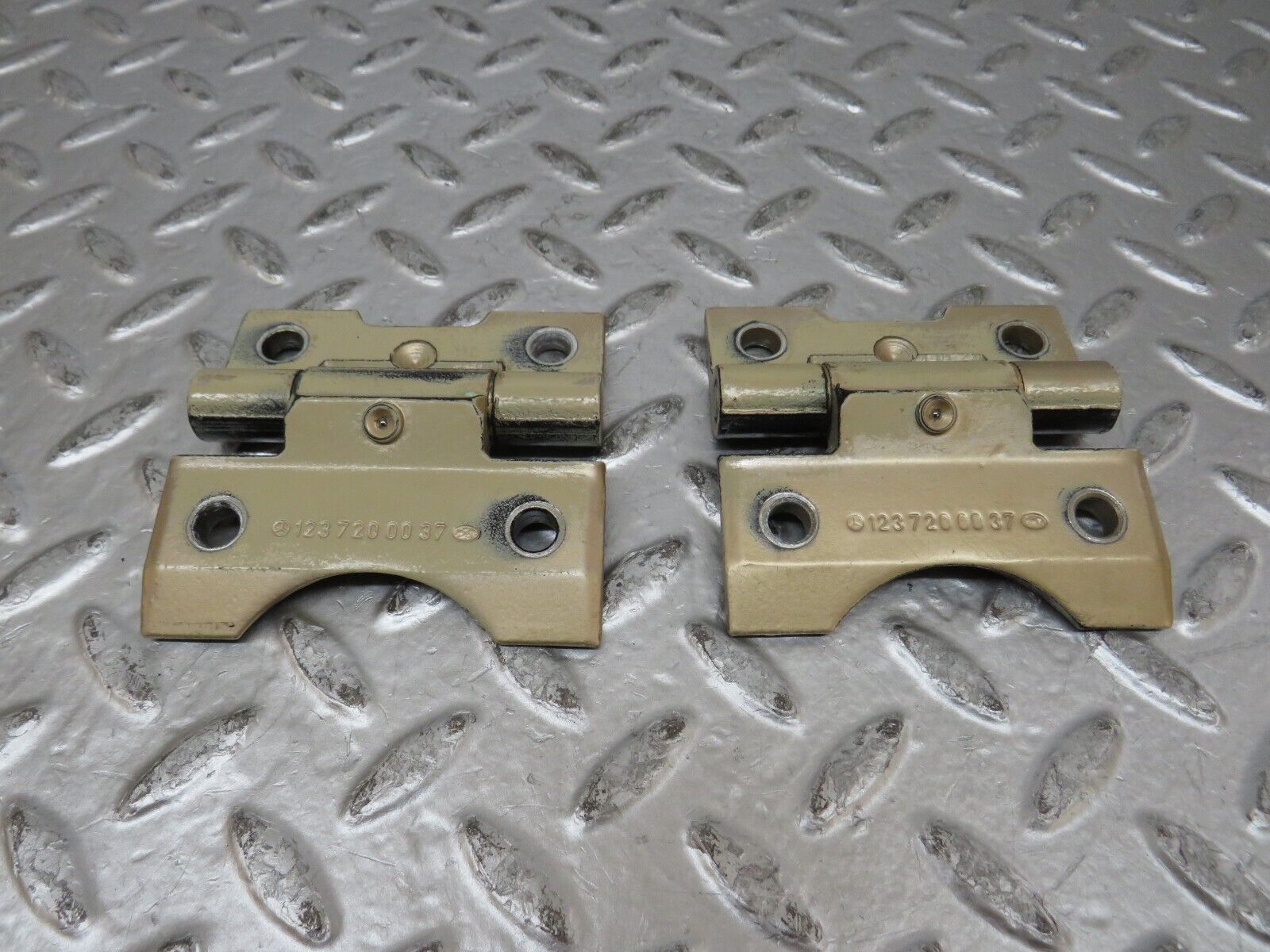 27236 Mercedes-Benz W123 280E Door Hinge Pair 1237200037