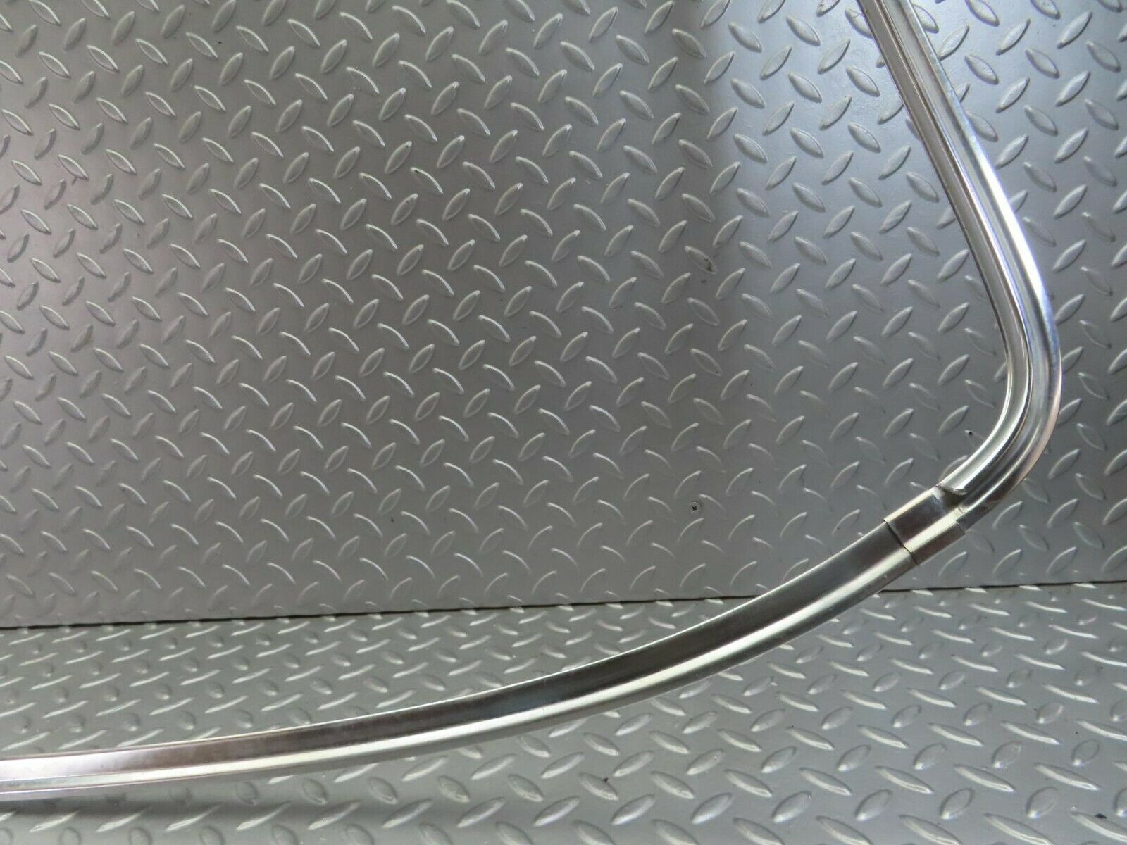 10848 Mercedes-Benz C123 280CE Coupe Rear Windscreen Chrome Frame