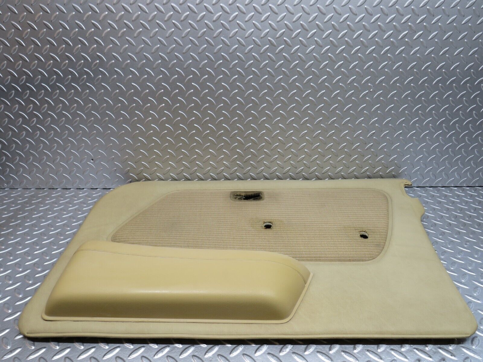 29617 Mercedes-Benz W123 230E Front Right Door Card Beige