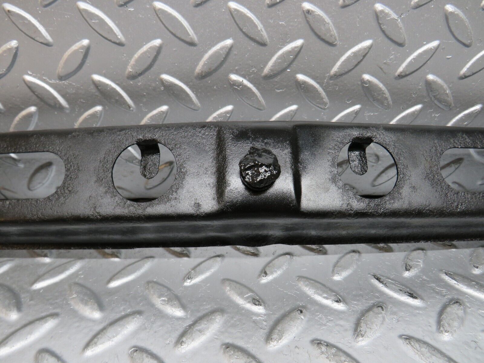 29637 Mercedes-Benz W123 230E Front Bumper Centre Bracket