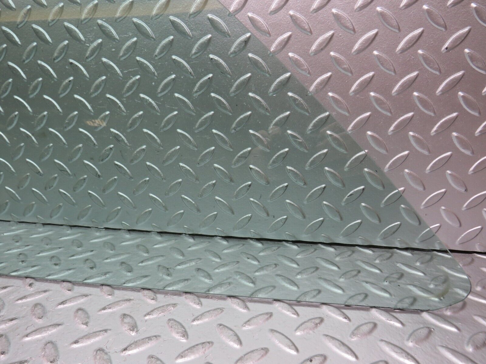 27843 Mercedes-Benz S124 300TE Wagon Rear Left Trunk Quarter Window Glass