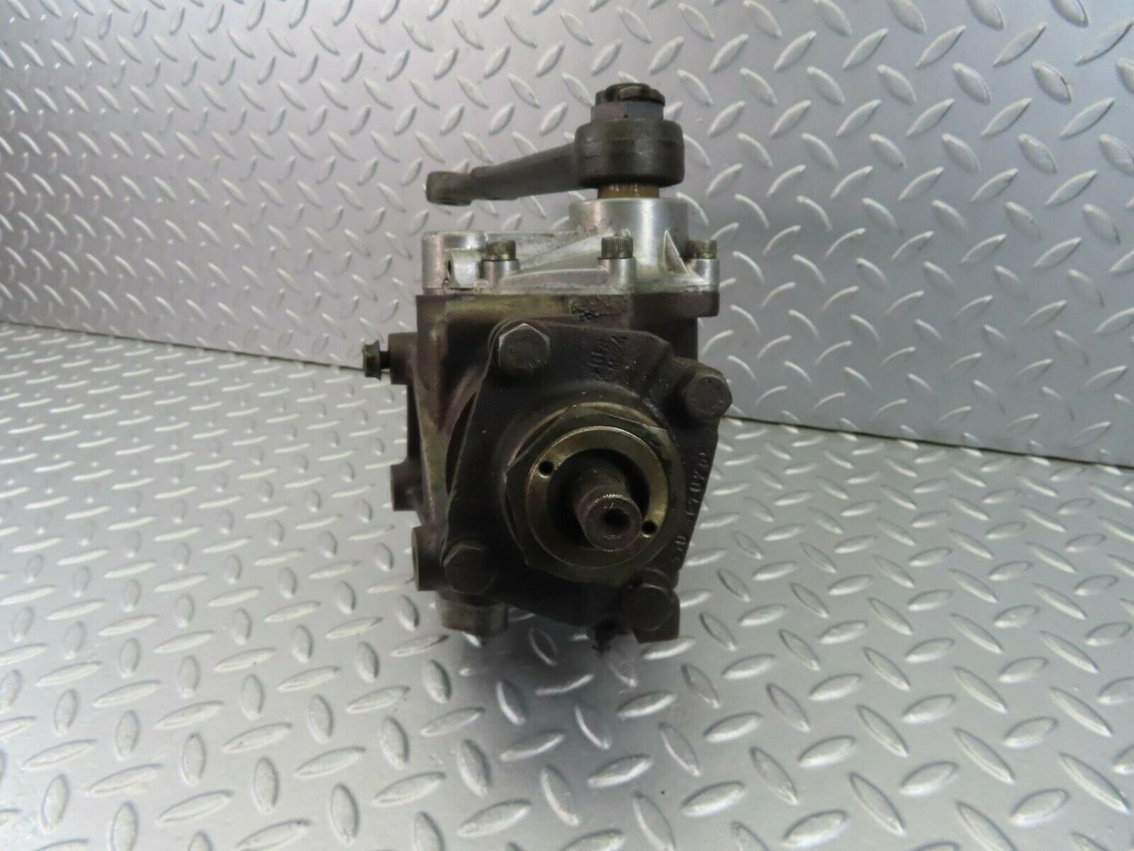 8909 Mercedes-Benz W114 Steering Box 1144610501