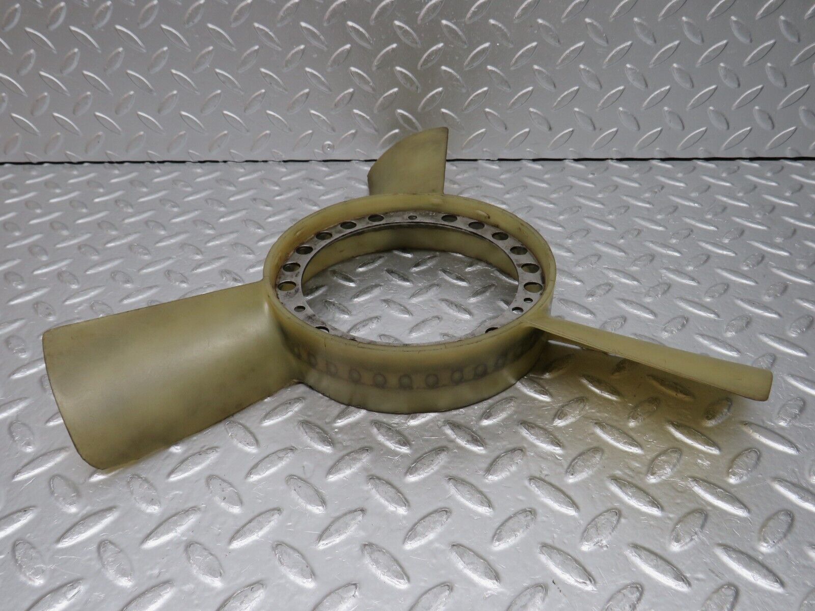 0093 Mercedes-Benz W116 350SE Engine Cooling Fan 6162000723