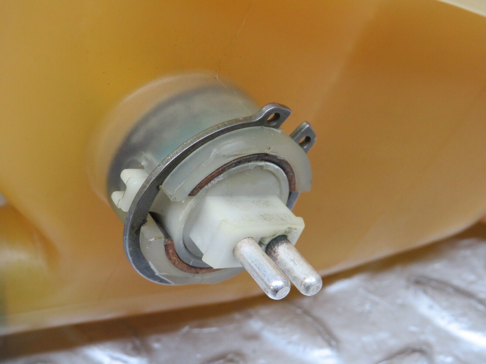 35995 Mercedes-Benz W126 420SE Coolant Reservoir Tank 1265001549