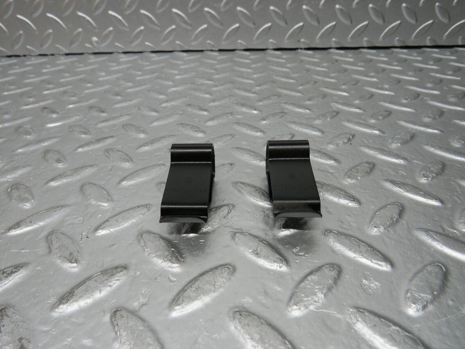 30394 Mercedes-Benz W124 230E Radiator Fan Shroud Holder Pair 2015040046