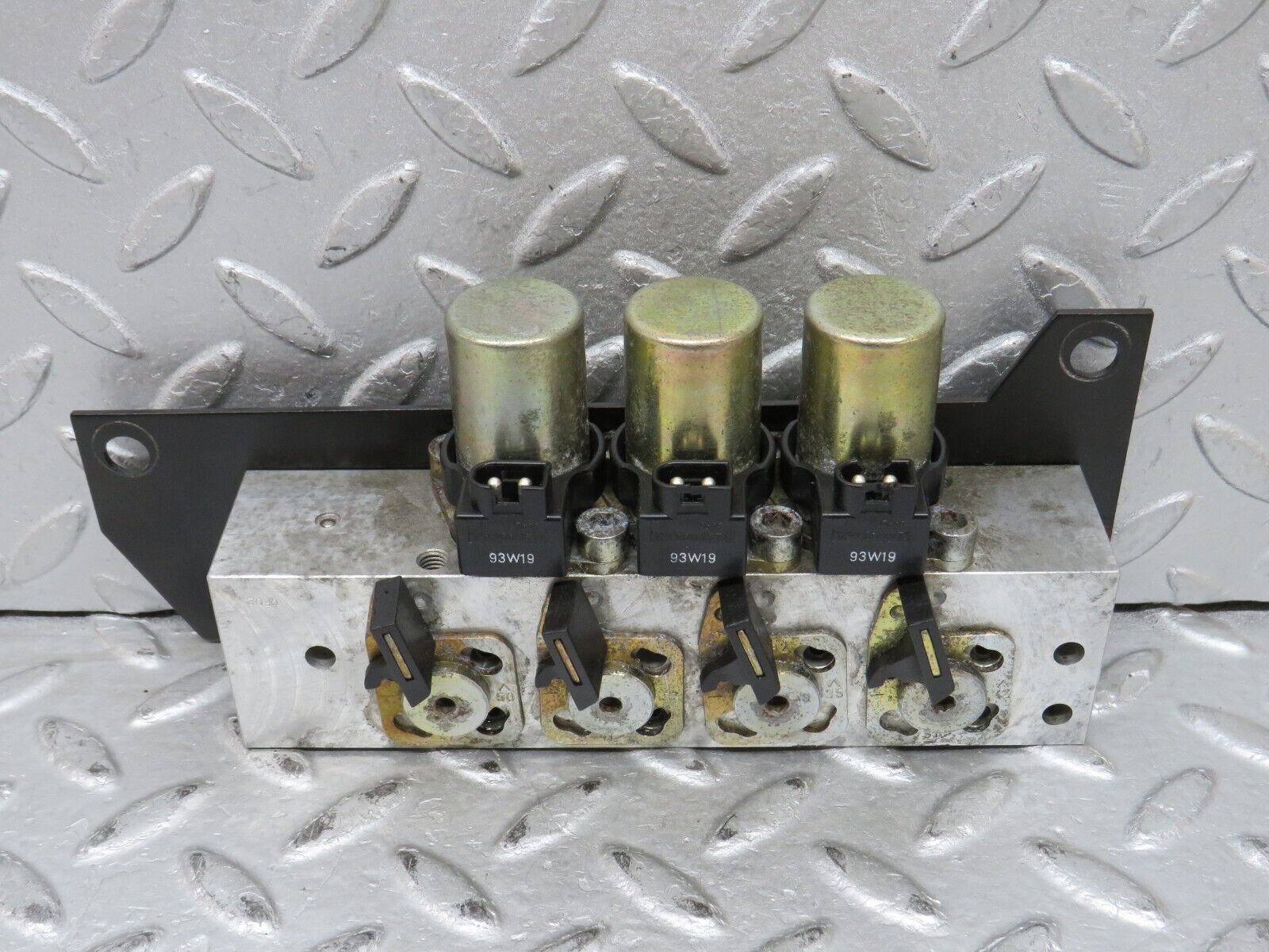 37986 Mercedes-Benz A124 320E Cabriolet Soft Top Hydraulic Valve Block Left 1248001178