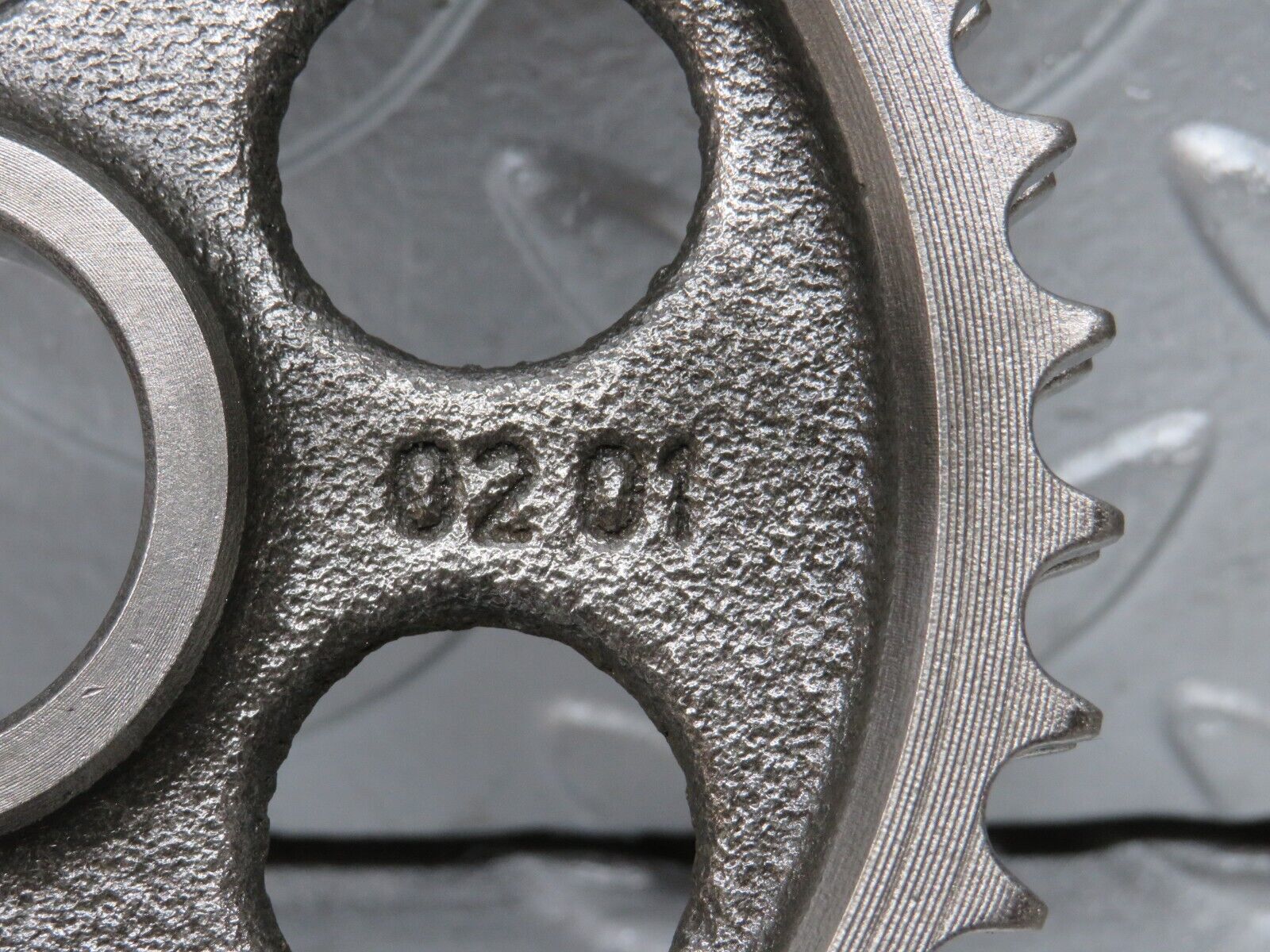 32917 Mercedes-Benz W123 300D Camshaft Timing Gear 1210520201