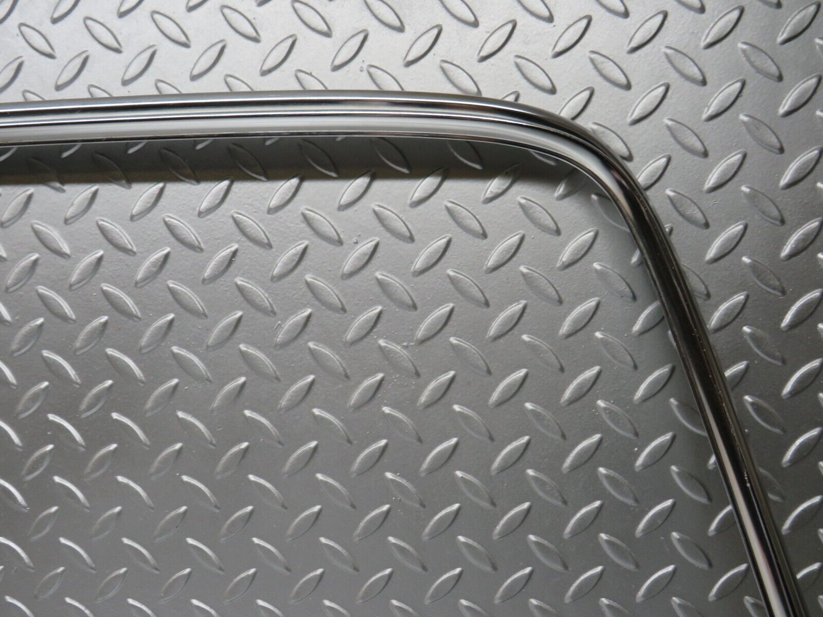 29625 Mercedes-Benz W123 230E Rear Windscreen Chrome Frame