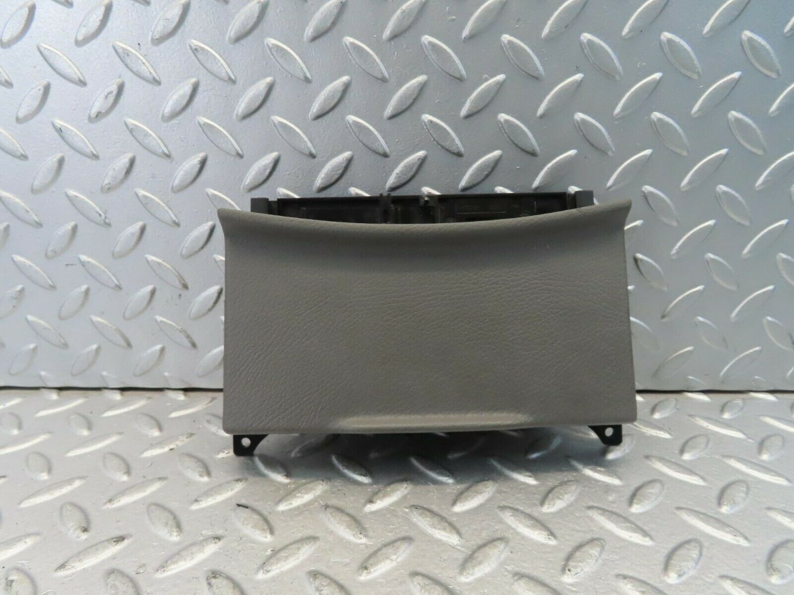 11130 Mercedes-Benz W221 S320 Ashtray 2216801652