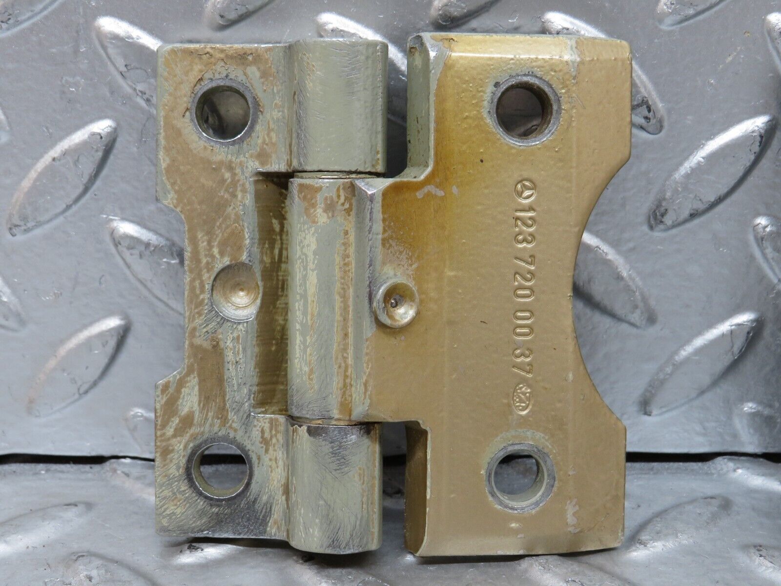 28360 Mercedes-Benz S123 240D Wagon Door Hinge Pair 1237200037