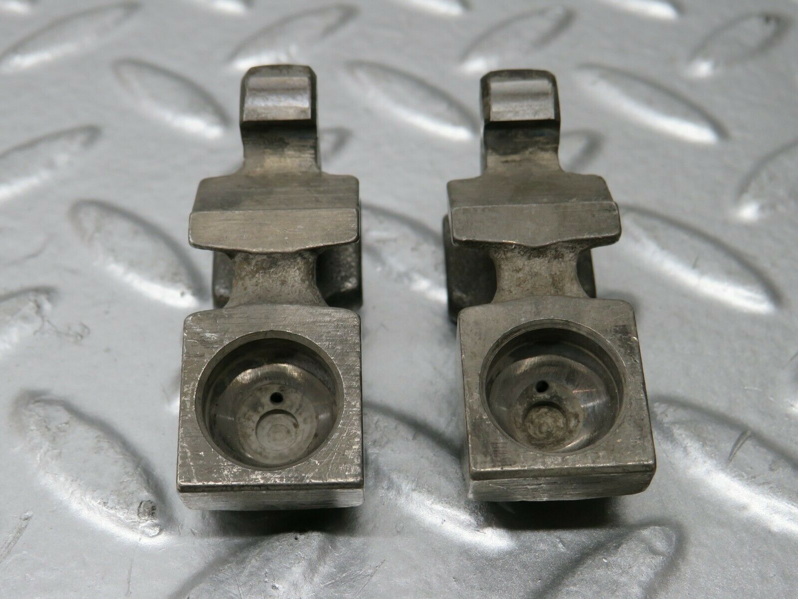 23571 Mercedes-Benz W114 280E Valve Rocker Arm With Retaining Spring