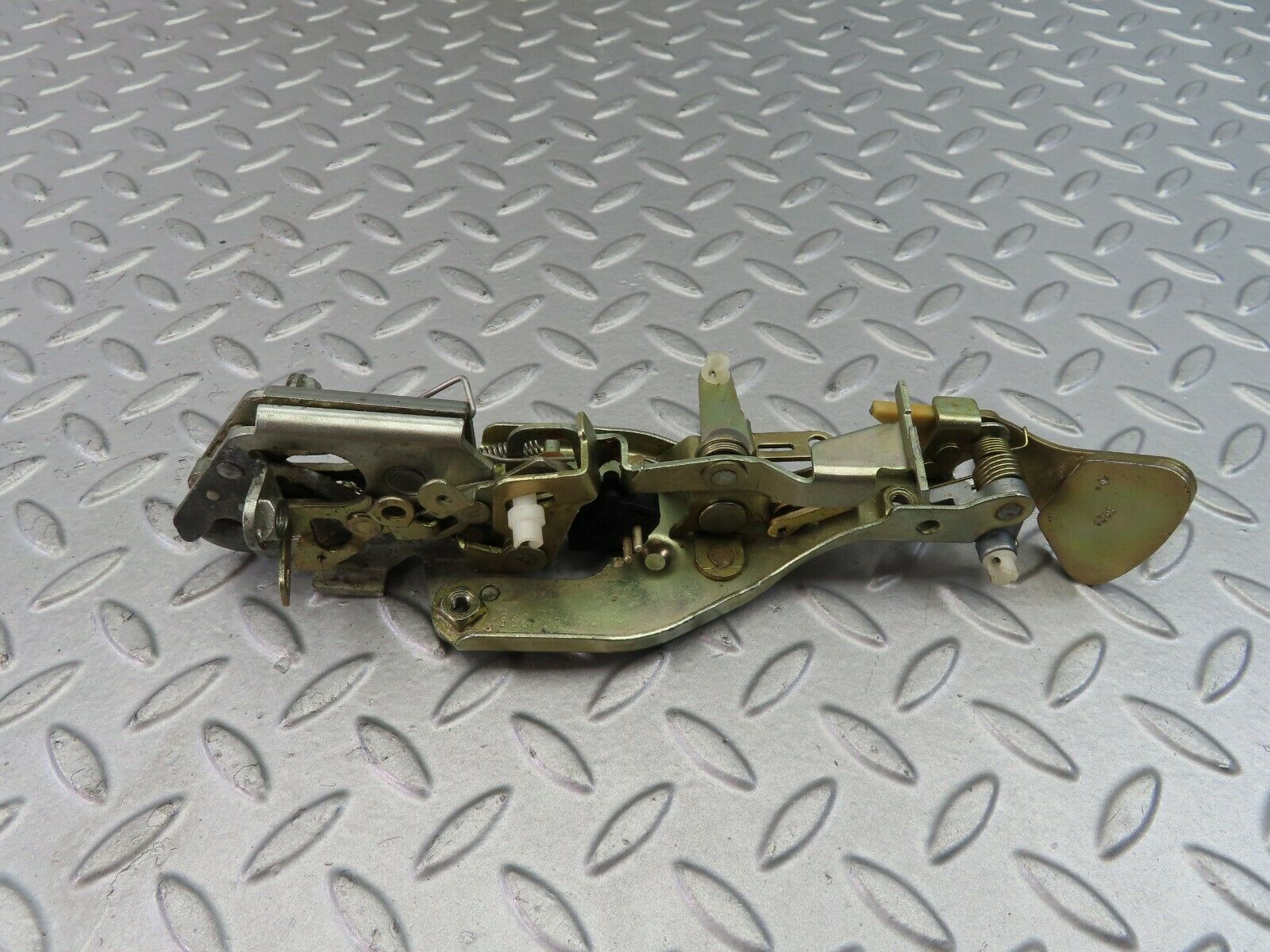 7741 Mercedes-Benz S123 230TE Wagon Tailgate Lock Mechanism 1237401035