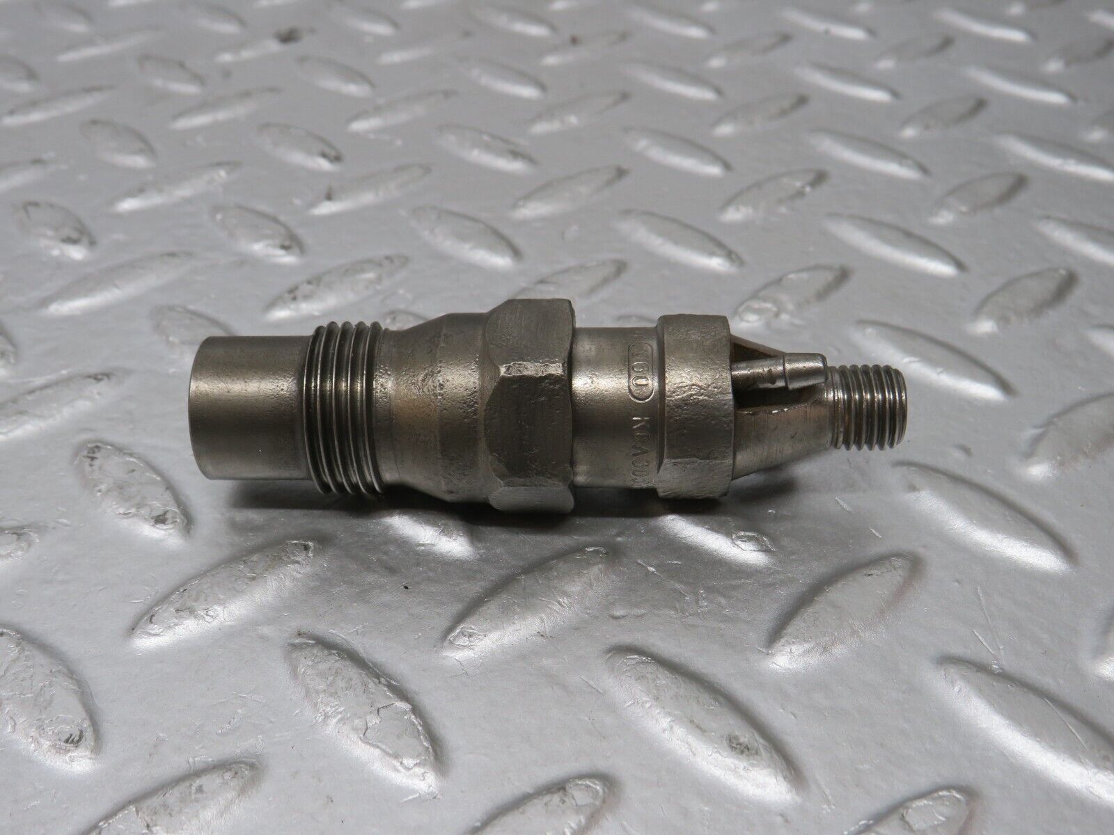 32901 Mercedes-Benz W123 300D Fuel Injector Bosch KCA30S35/4