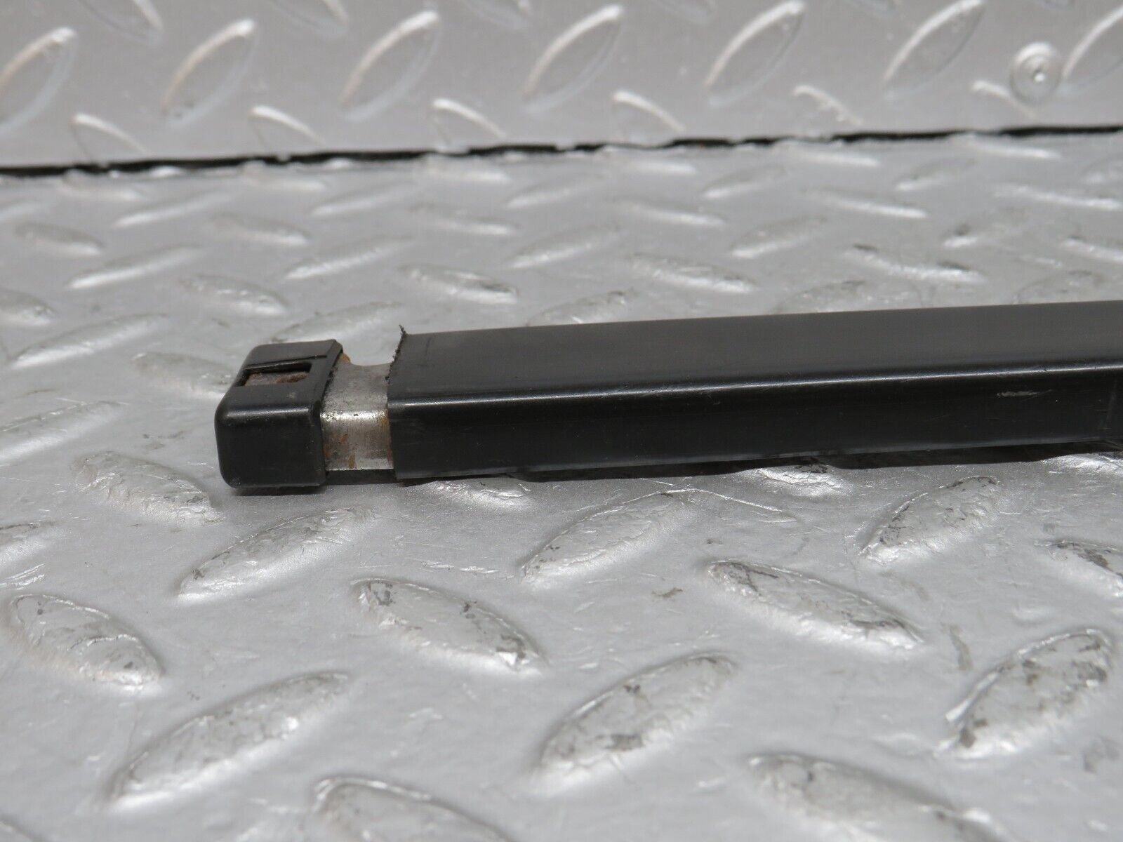 36304 Mercedes-Benz W126 420SE Seat Belt Runner