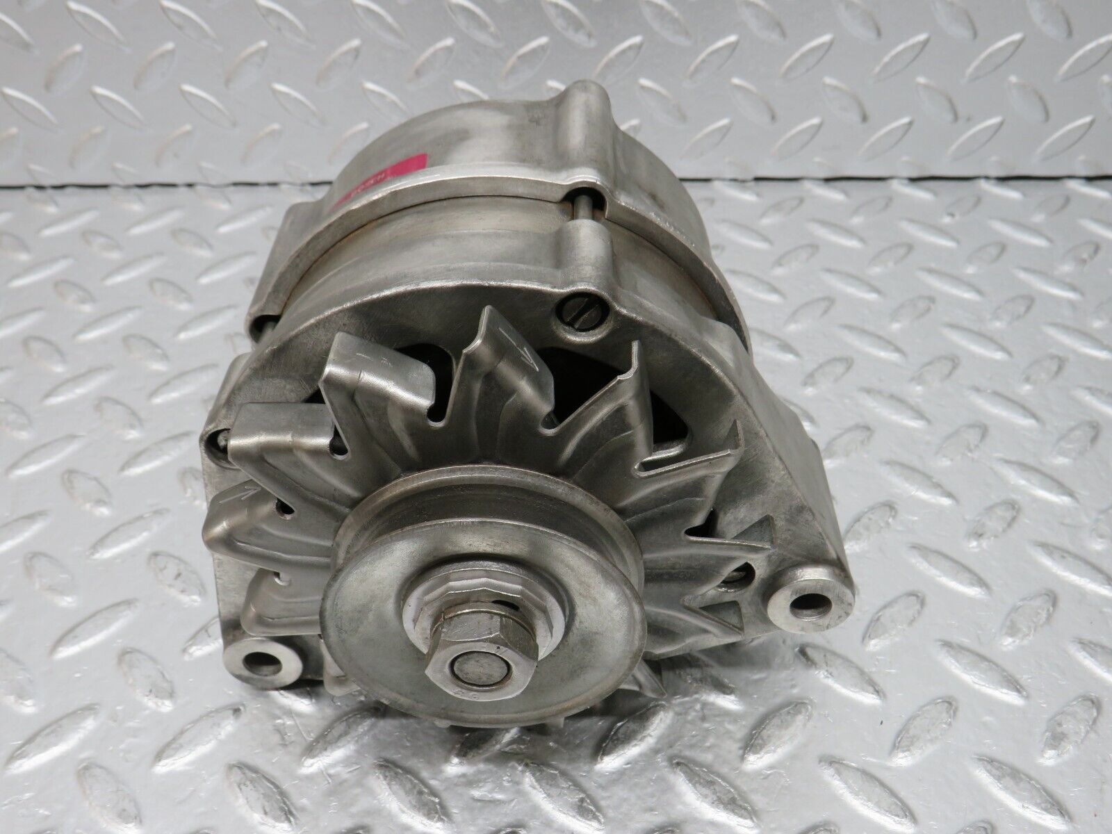 0050 Mercedes-Benz W116 350SE Alternator Bosch 0120489526