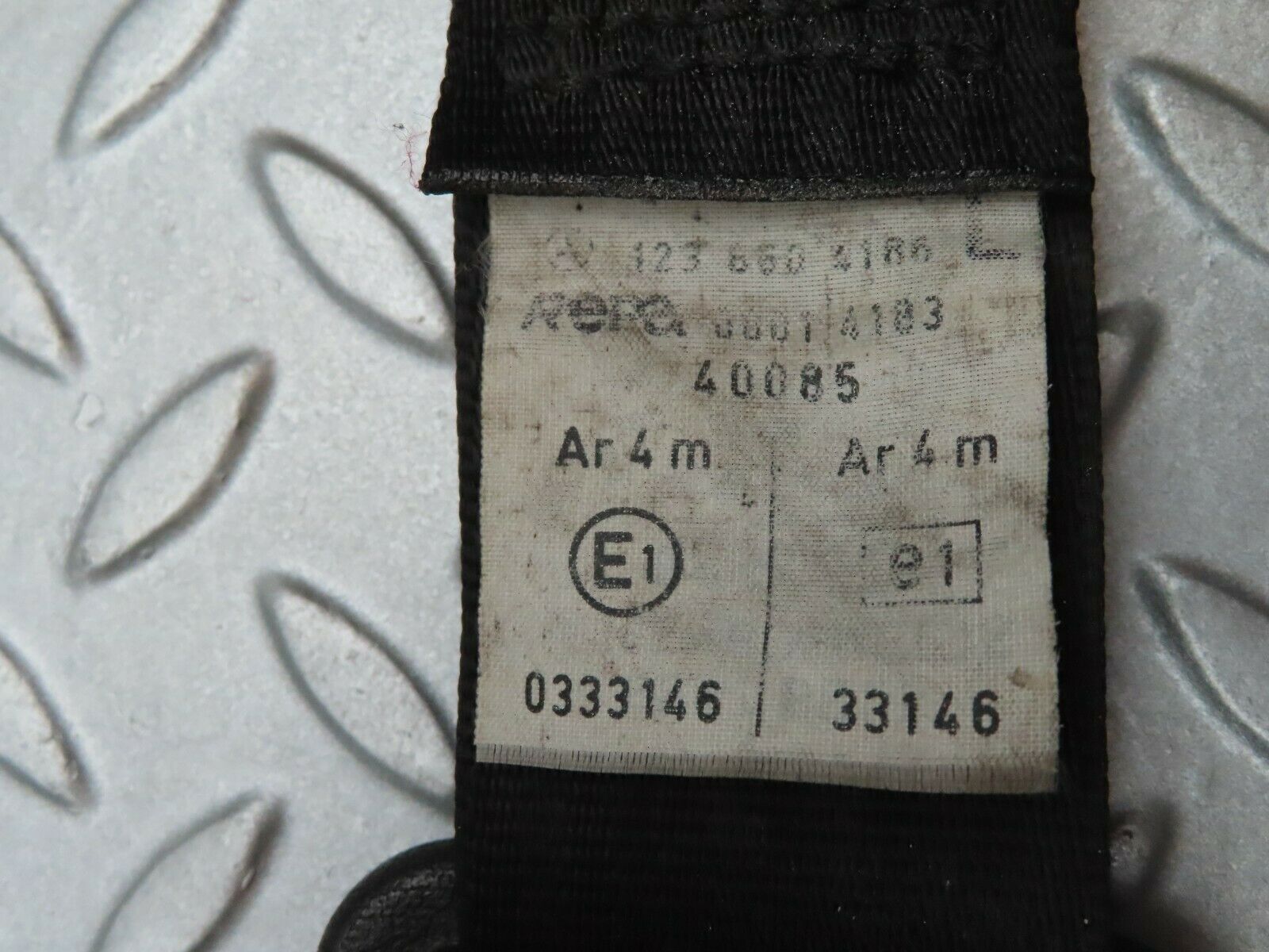 3903 Mercedes-Benz S123 200T Wagon Front Left Seat Belt 1238604186