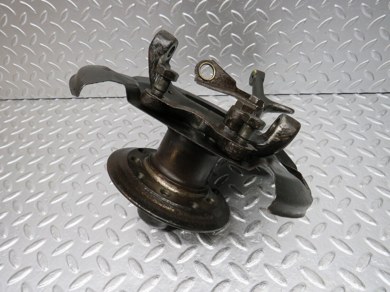 0848 Mercedes-Benz C107 350SLC Coupe Wheel Hub Front Right