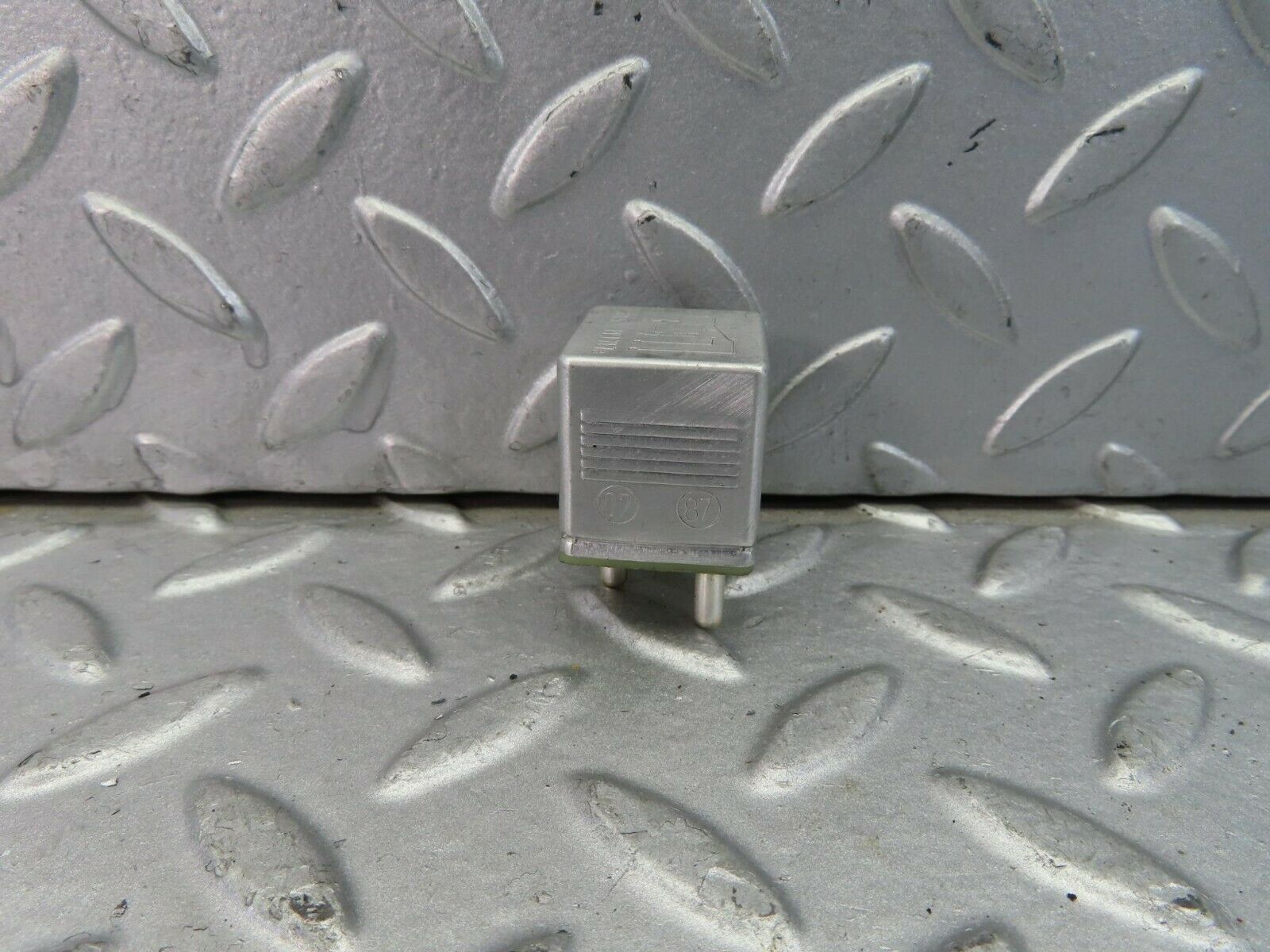 9423 Mercedes-Benz C124 300CE Coupe Electric Multi Purpose Relay 0015420219