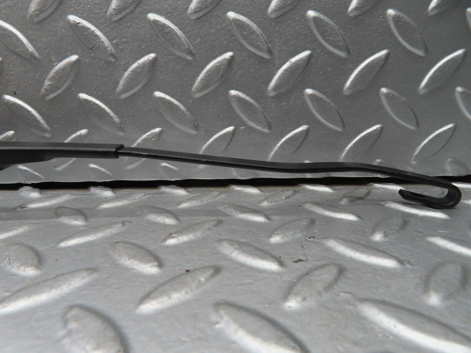 21635 Mercedes-Benz W123 230E Wiper Arm Bosch Right Side 3399990553