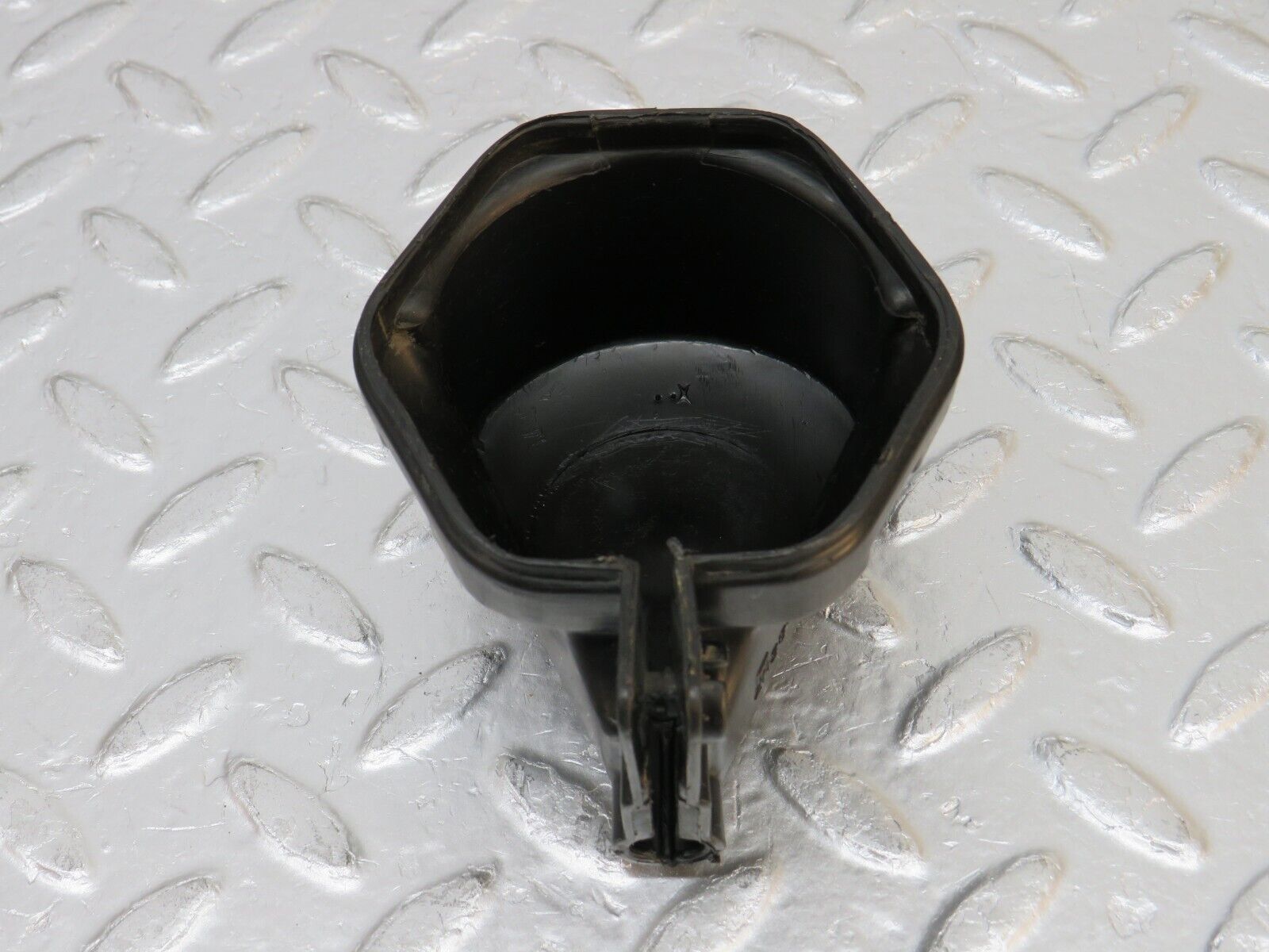 32415 Mercedes-Benz S124 300TE Wagon Ignition Coil Cover Cap 0001582285