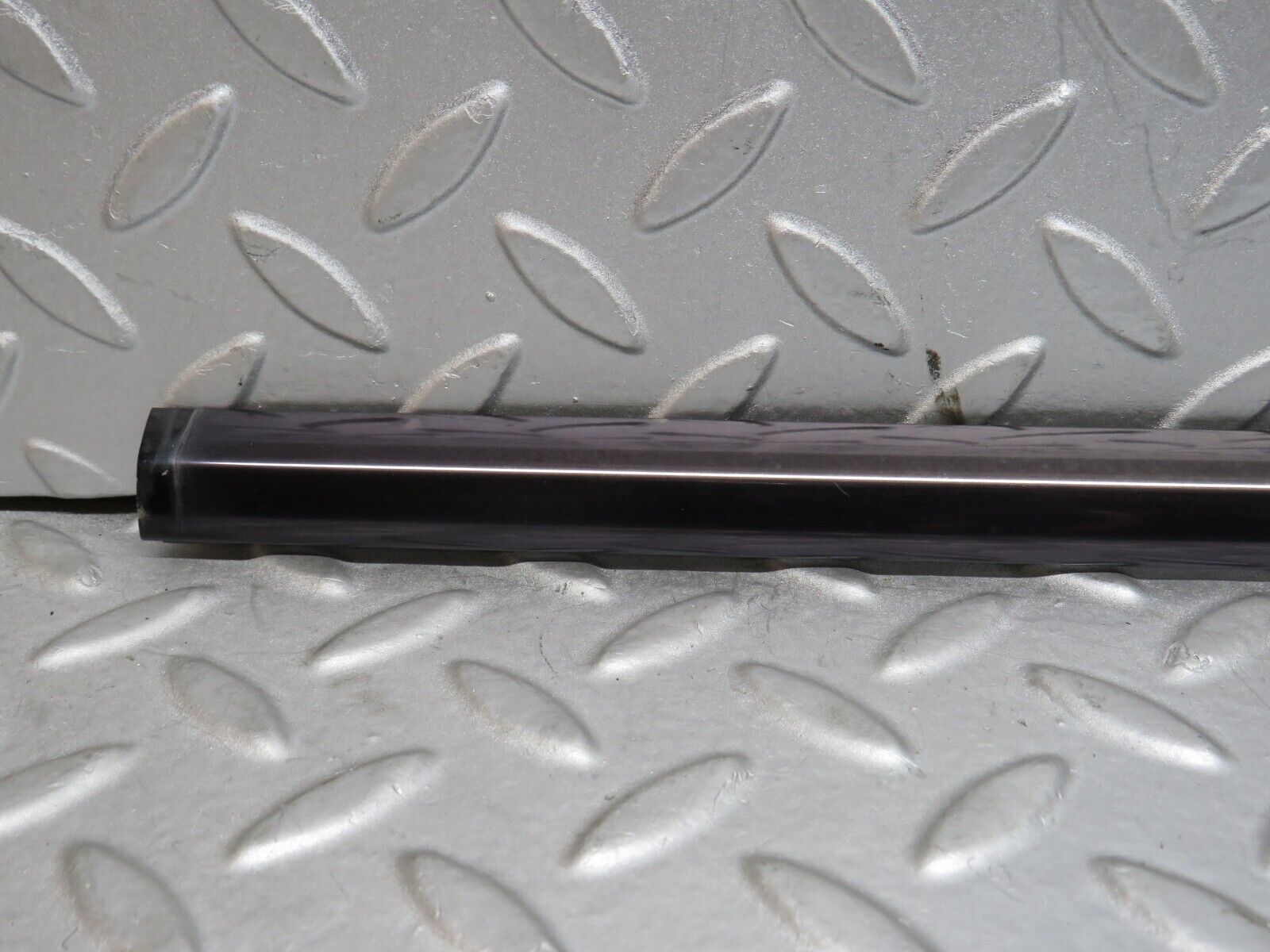 39654 Mercedes-Benz R129 320SL Coupe Left Door Window Moulding Trim