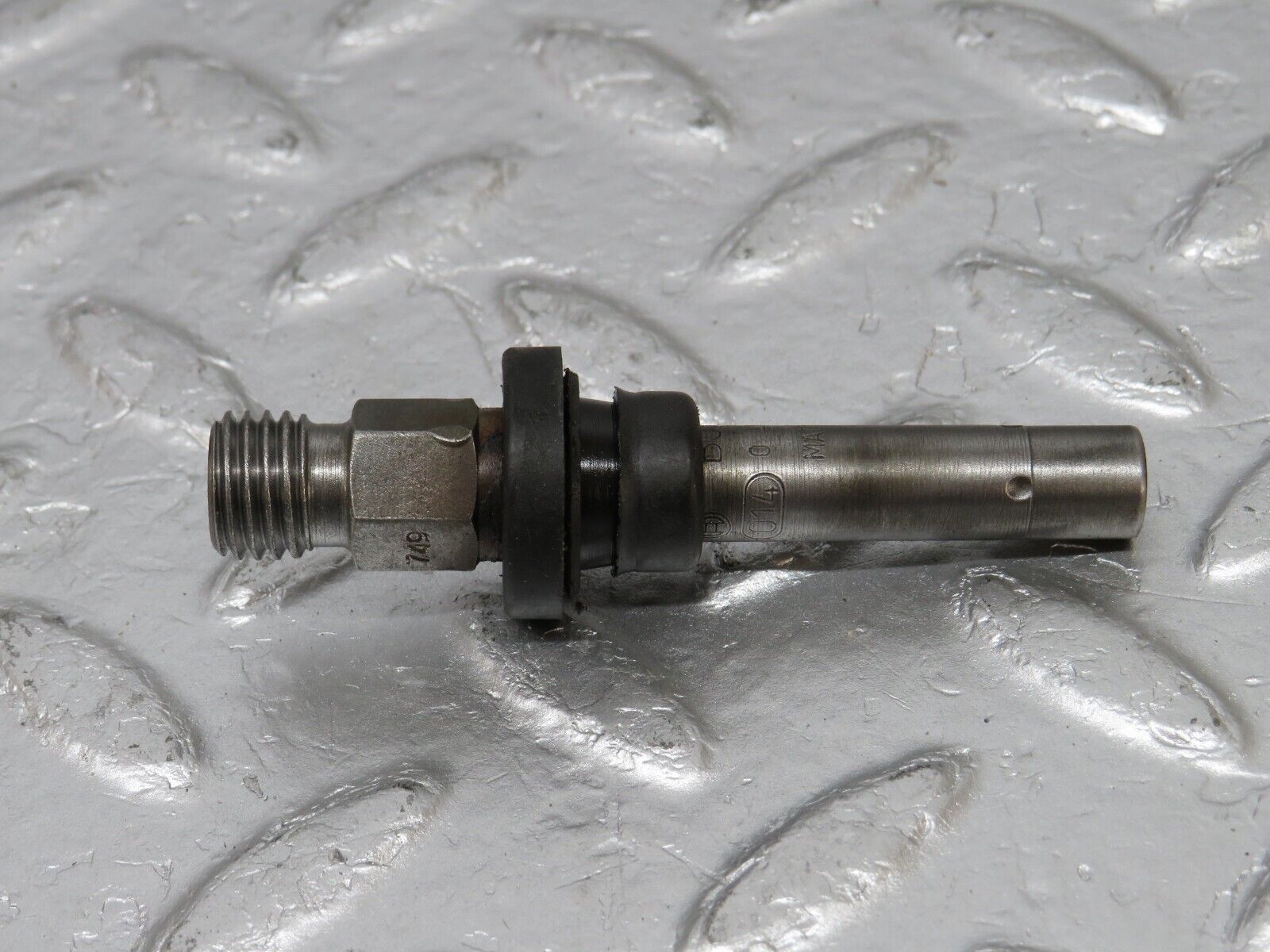 34129 Mercedes-Benz W124 260E Fuel Injector Bosch 0437502010