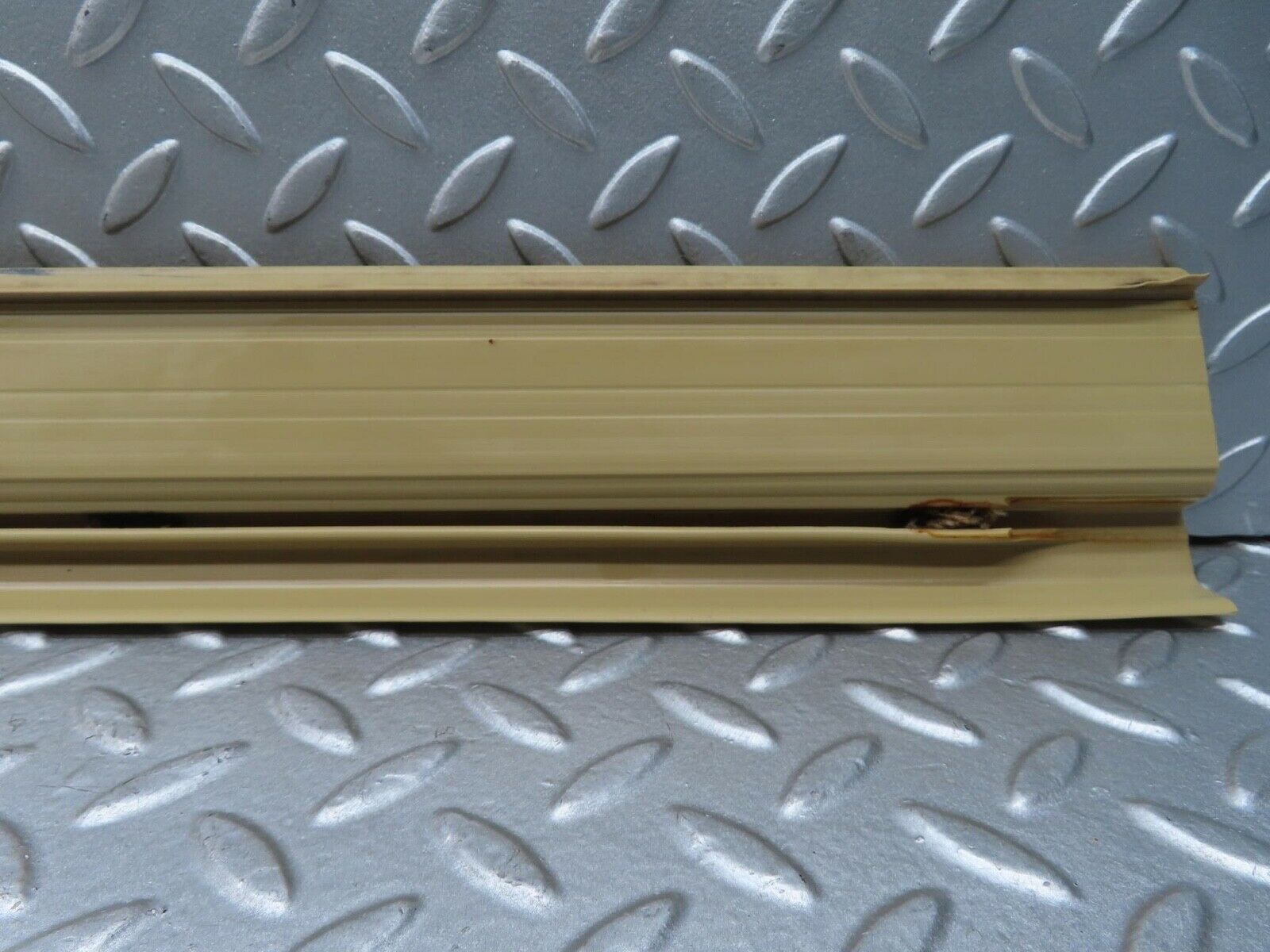 13483 Mercedes-Benz W123 200 Front Left Door Sill