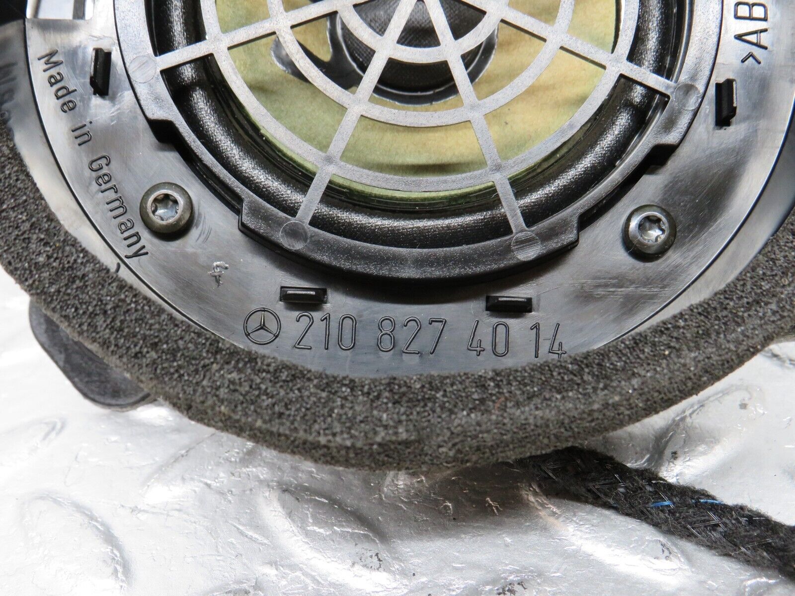 34722 Mercedes-Benz W210 320E Rear Right Door Speaker 2108274014 2108273614