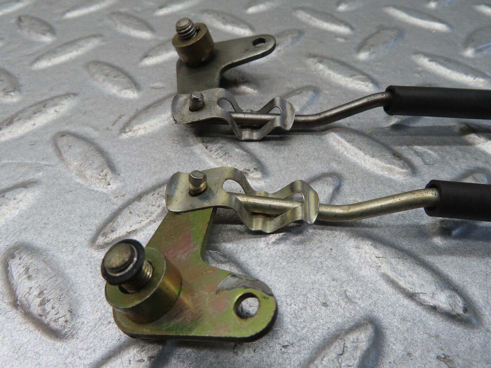 13183 Mercedes-Benz W111 220S Rear Door Lock Knob