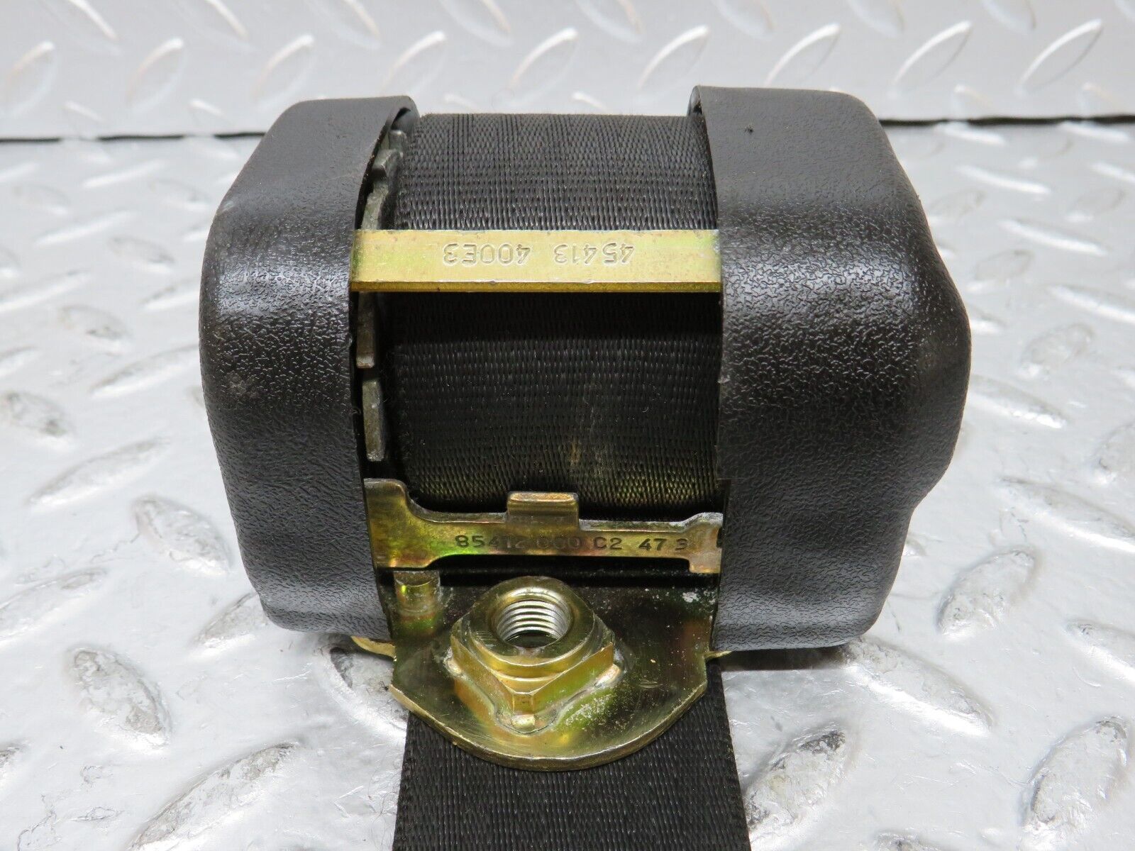 26980 Mercedes-Benz W123 240D Front Left Seat Belt 1238604786